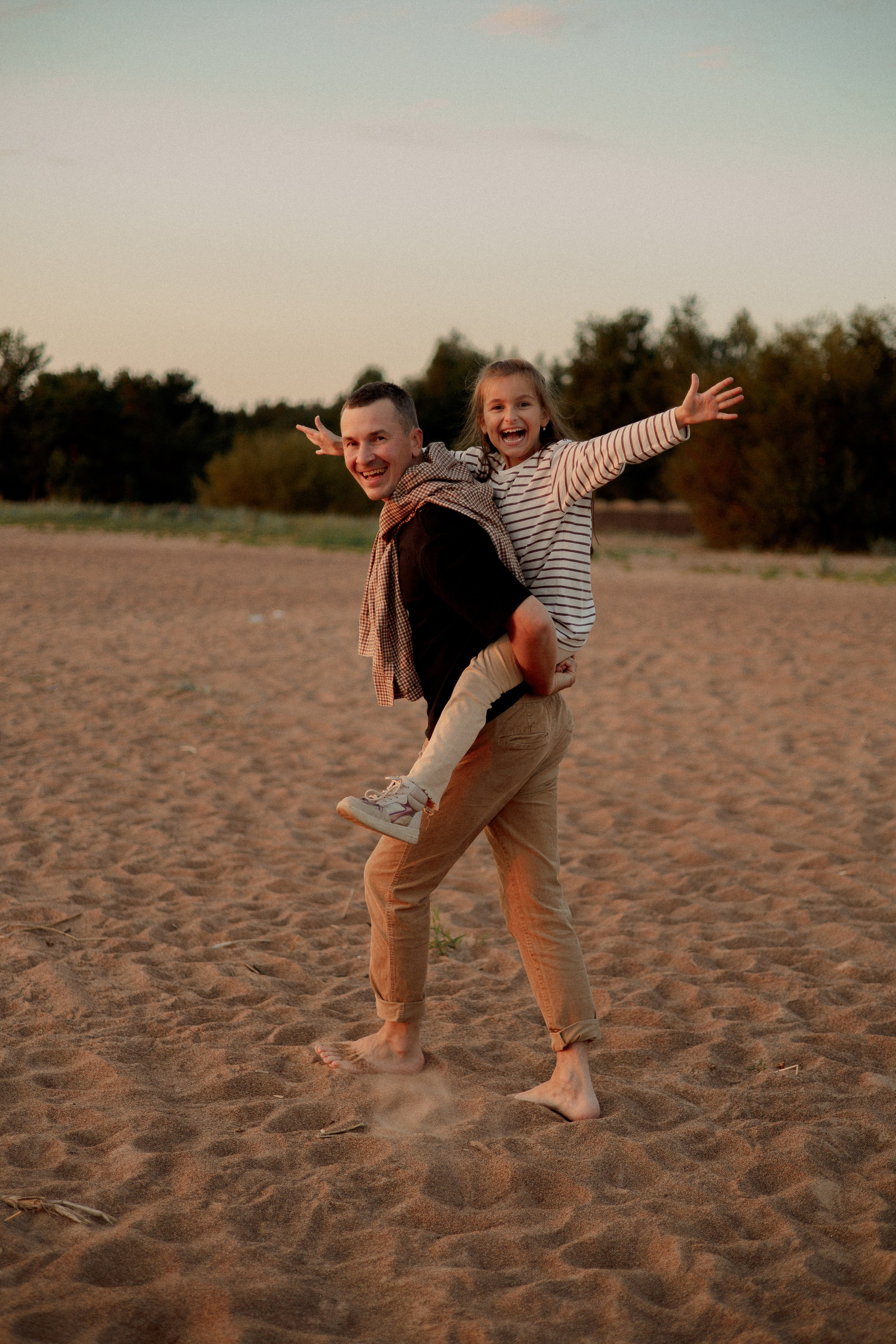 Арина, Андрей, Дарина, Настя и Ганс. Залив. Главная