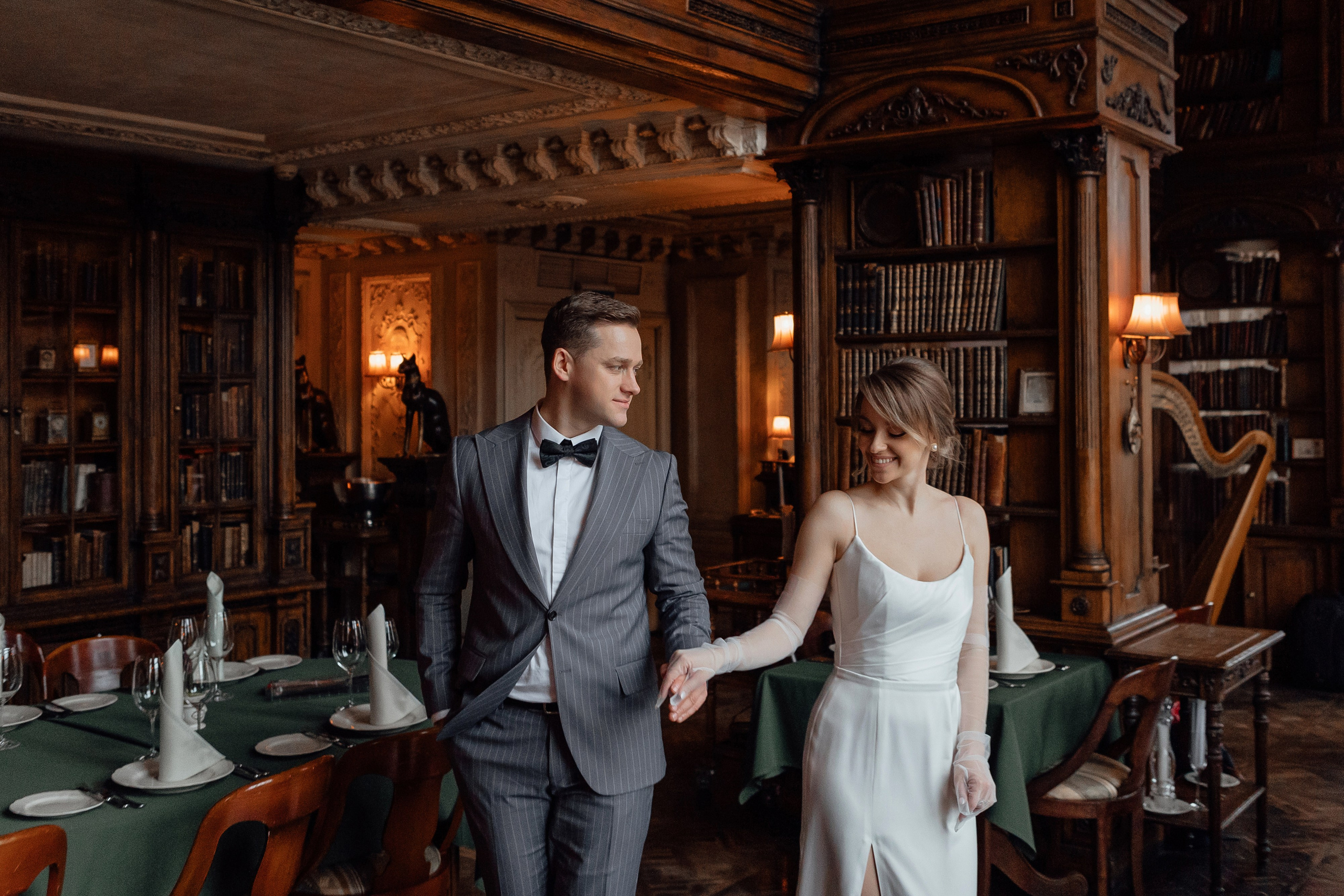 Свадебная фотосессия в Кафе Пушкинъ. Свадебный фотограф в Москве Дарья Олендарёва