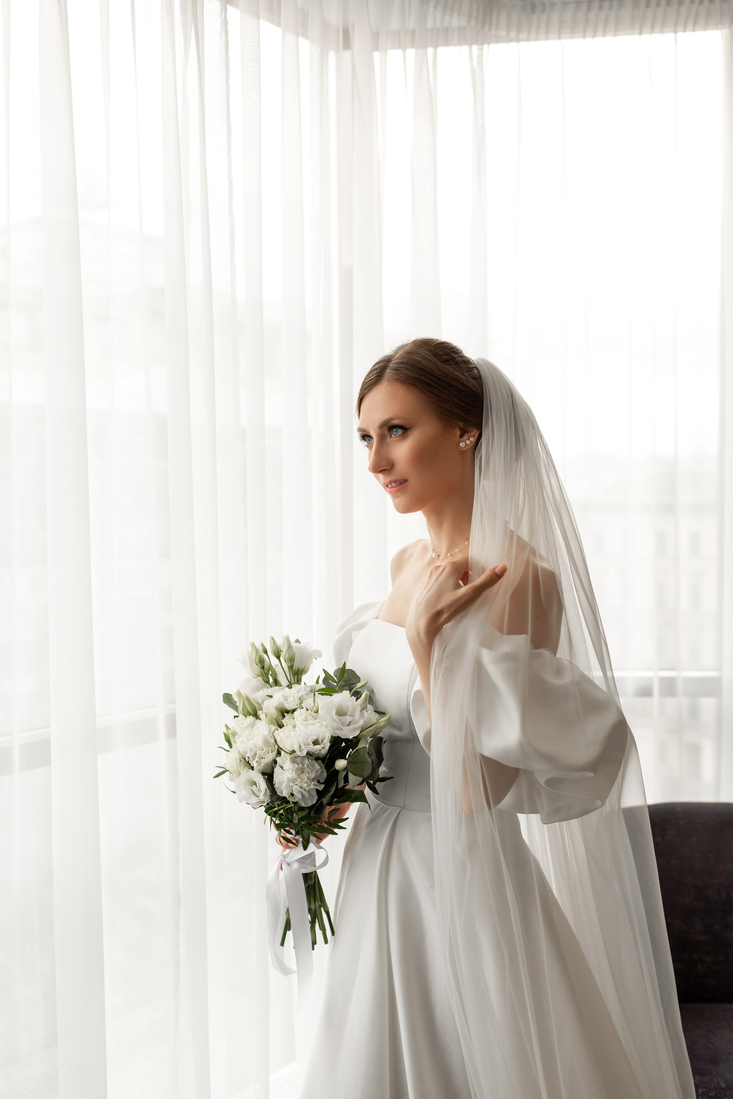 Свадебная фотопрогулка в Санкт-Петербурге. Свадебный фотограф Кирилл Белый