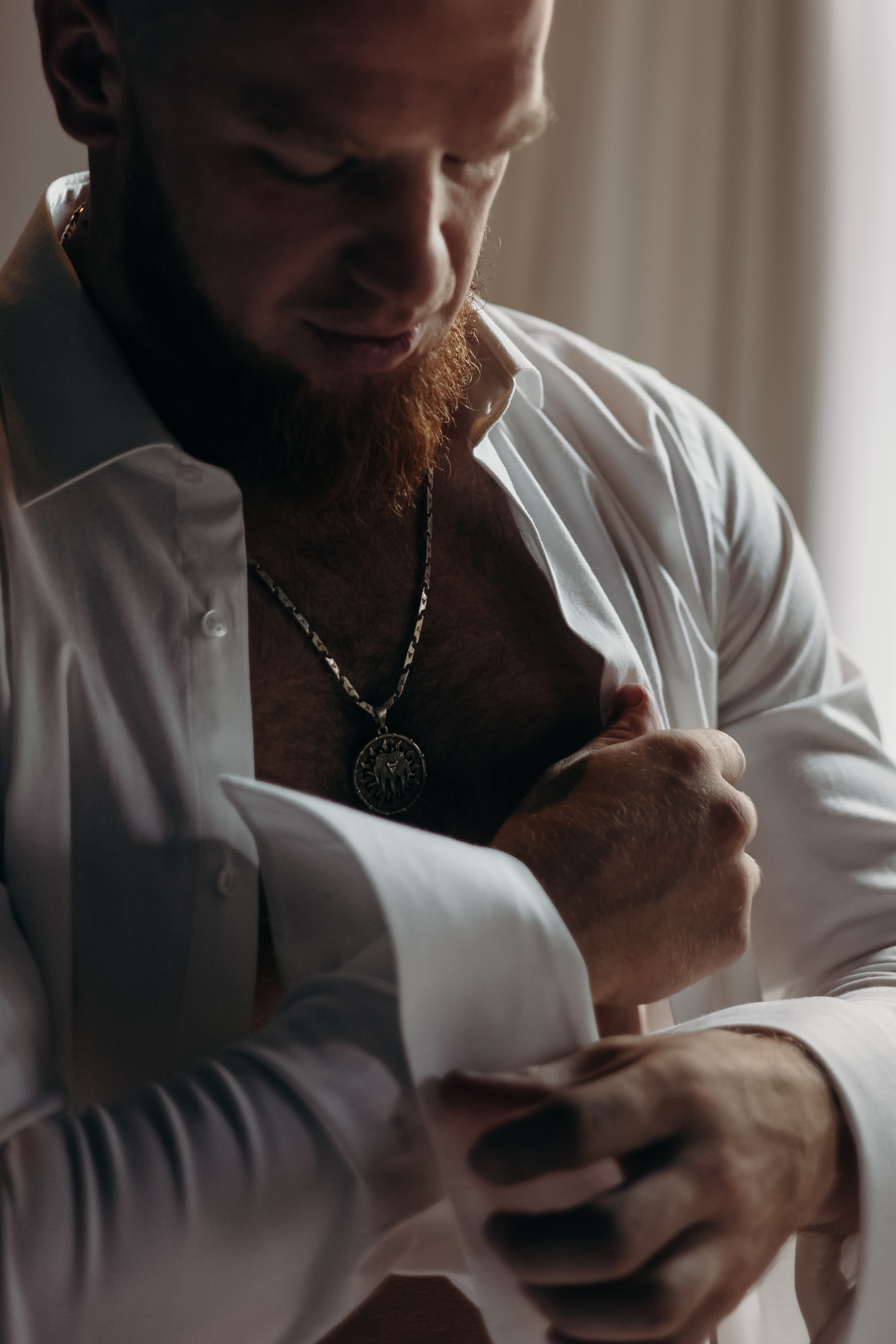 Александр и Елена (сборы, ресторан). Фотограф свадебный семейный в Красноярске Шукшина Наталья