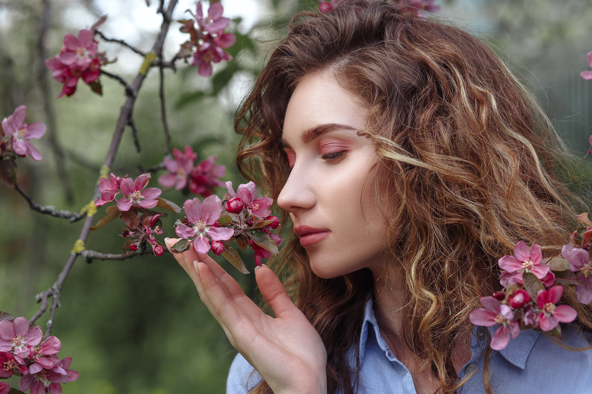 Фотосесиия в яблонях. Лиза. Свадебный и семейный фотограф в Твери, Москве, Санкт-Петербурге