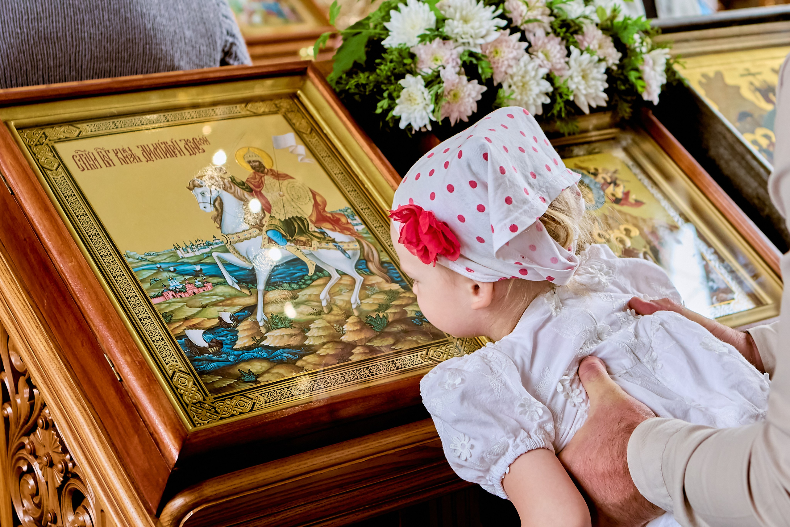 Молитва и свет в детских сердцах во время Божественной литургии, фото православного фотографа Николая Голованова, г. Дзержинск.