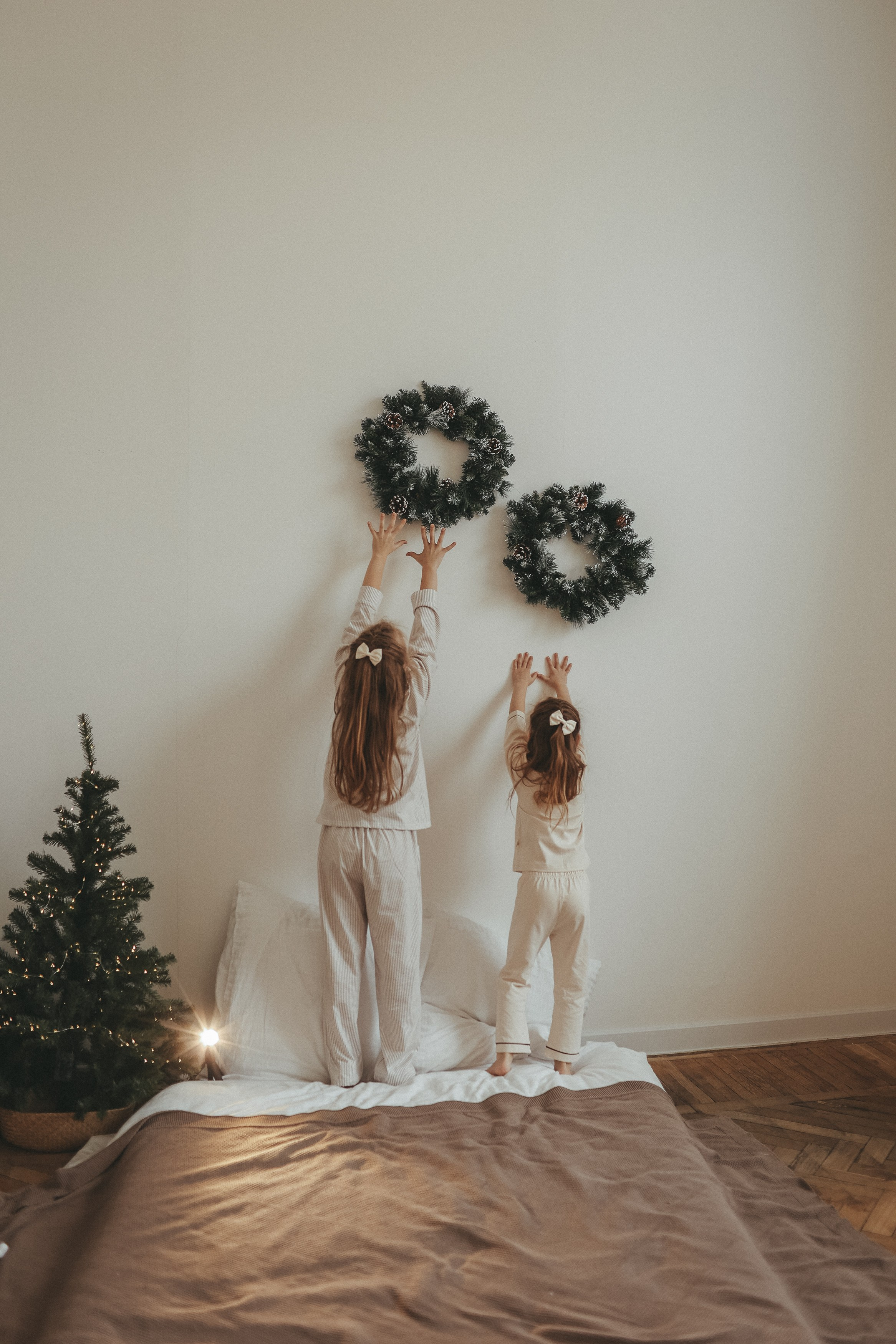 Новогодняя фотосессия двух сестричек. Фотограф Владимир Москва