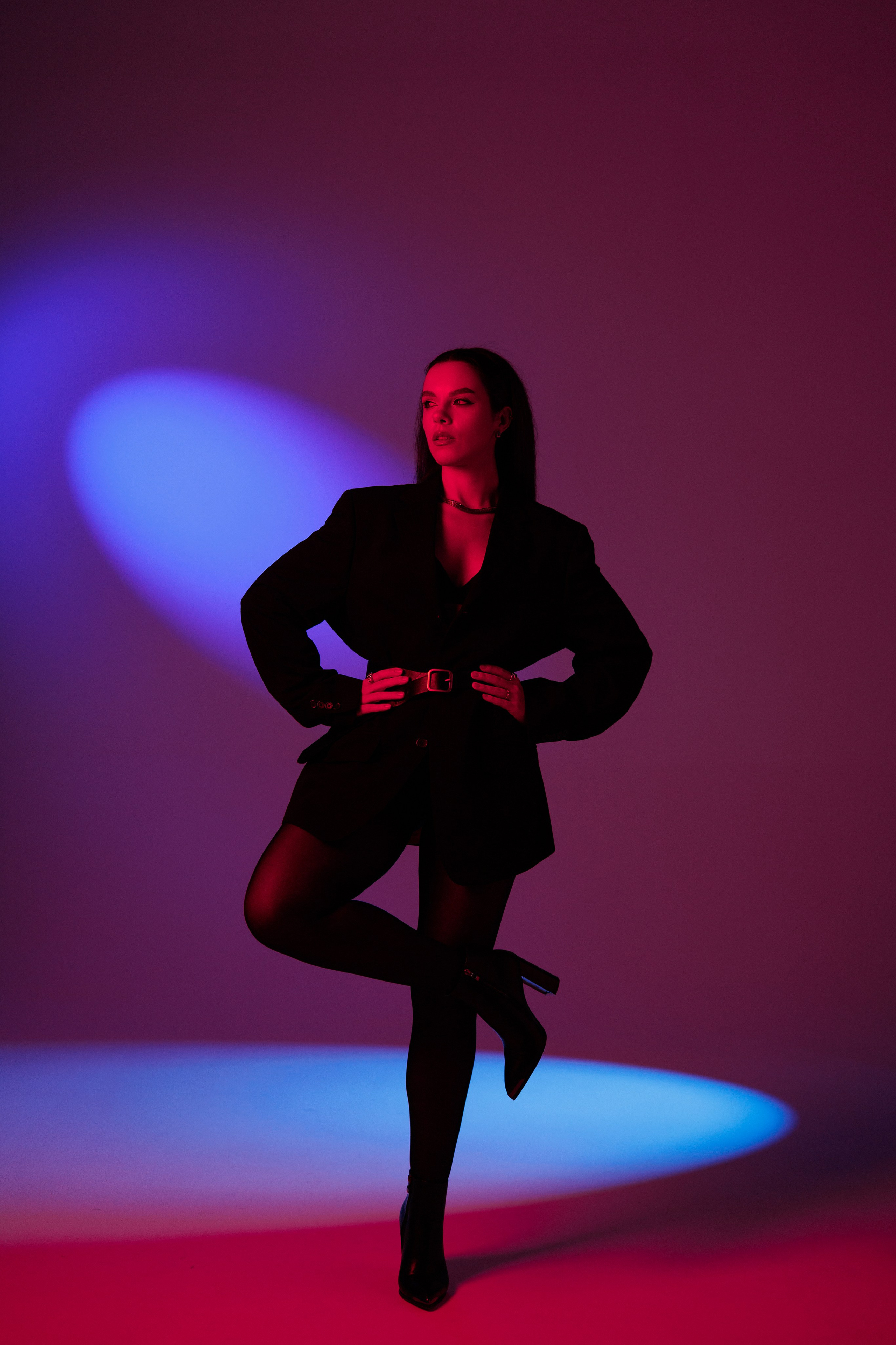 Цветной свет и фигуры. Фотограф Минск