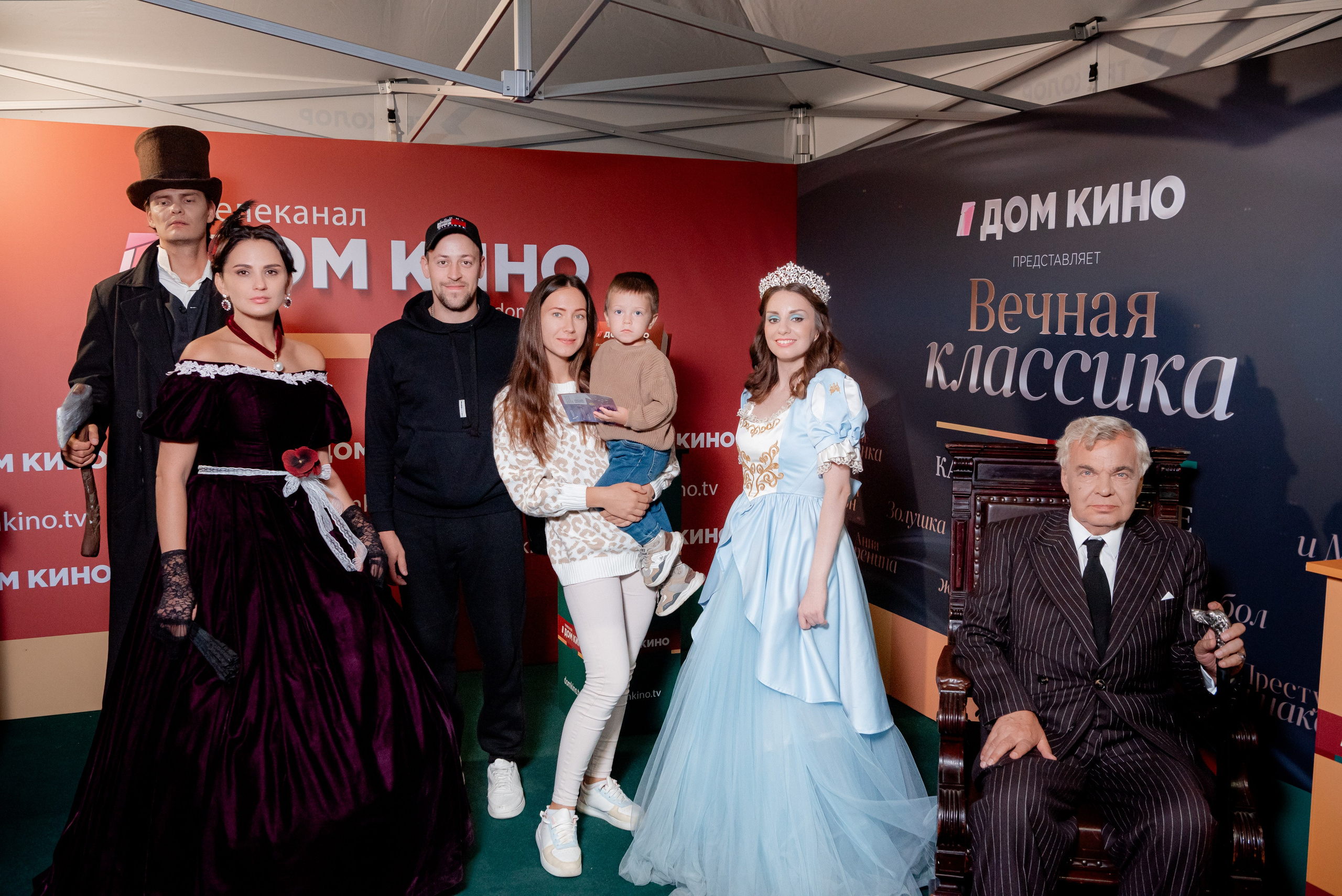 Портретные фото с артистами в палатке Триколор Дом Кинов на день города Волгоград. Фотограф в Волгограде и Волжском Александр Горбань