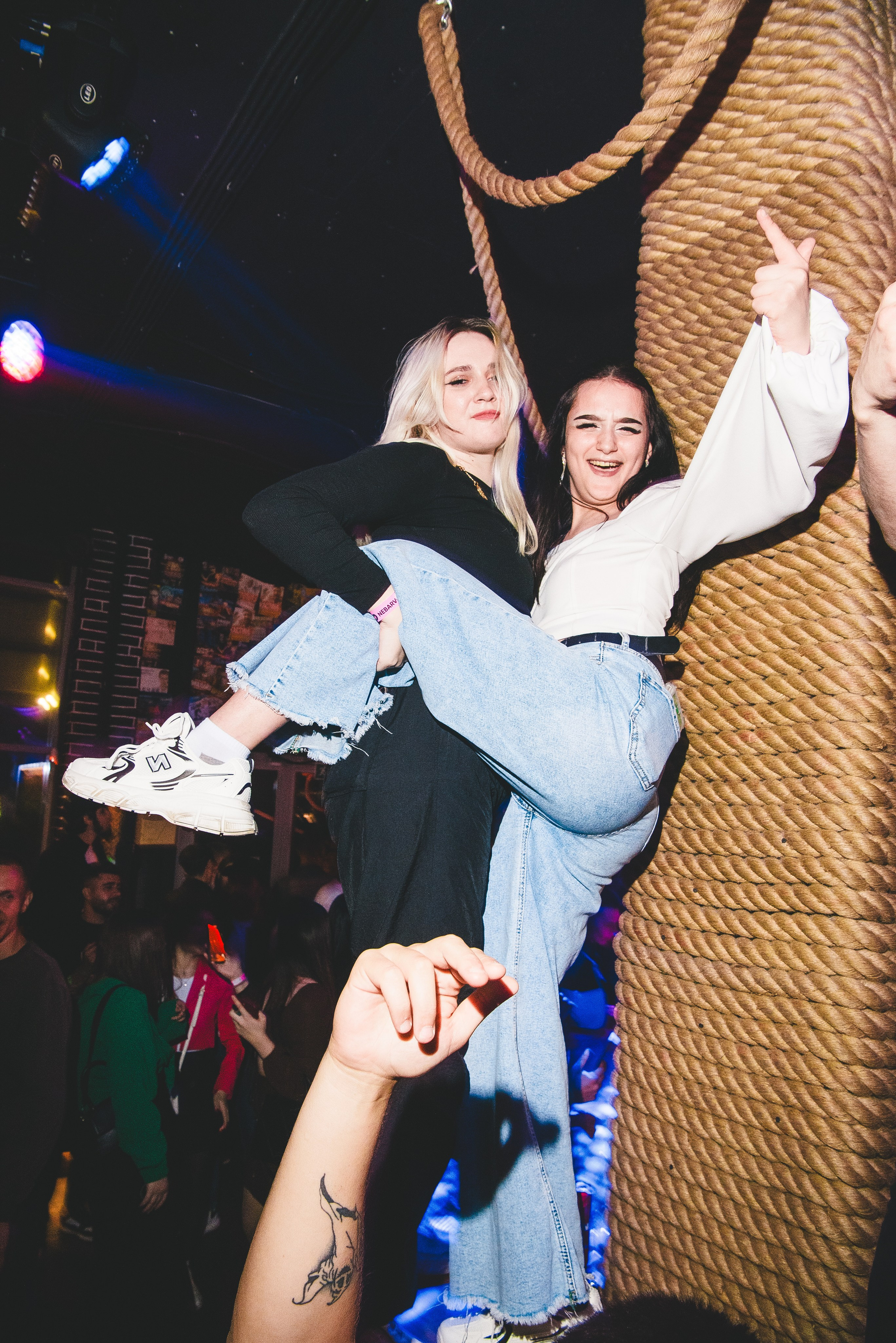 Фотоотчёты о вечеринках для НеБар Волгоград. Или стиль «пьяный фотограф». Фотограф в Волгограде и Волжском Александр Горбань