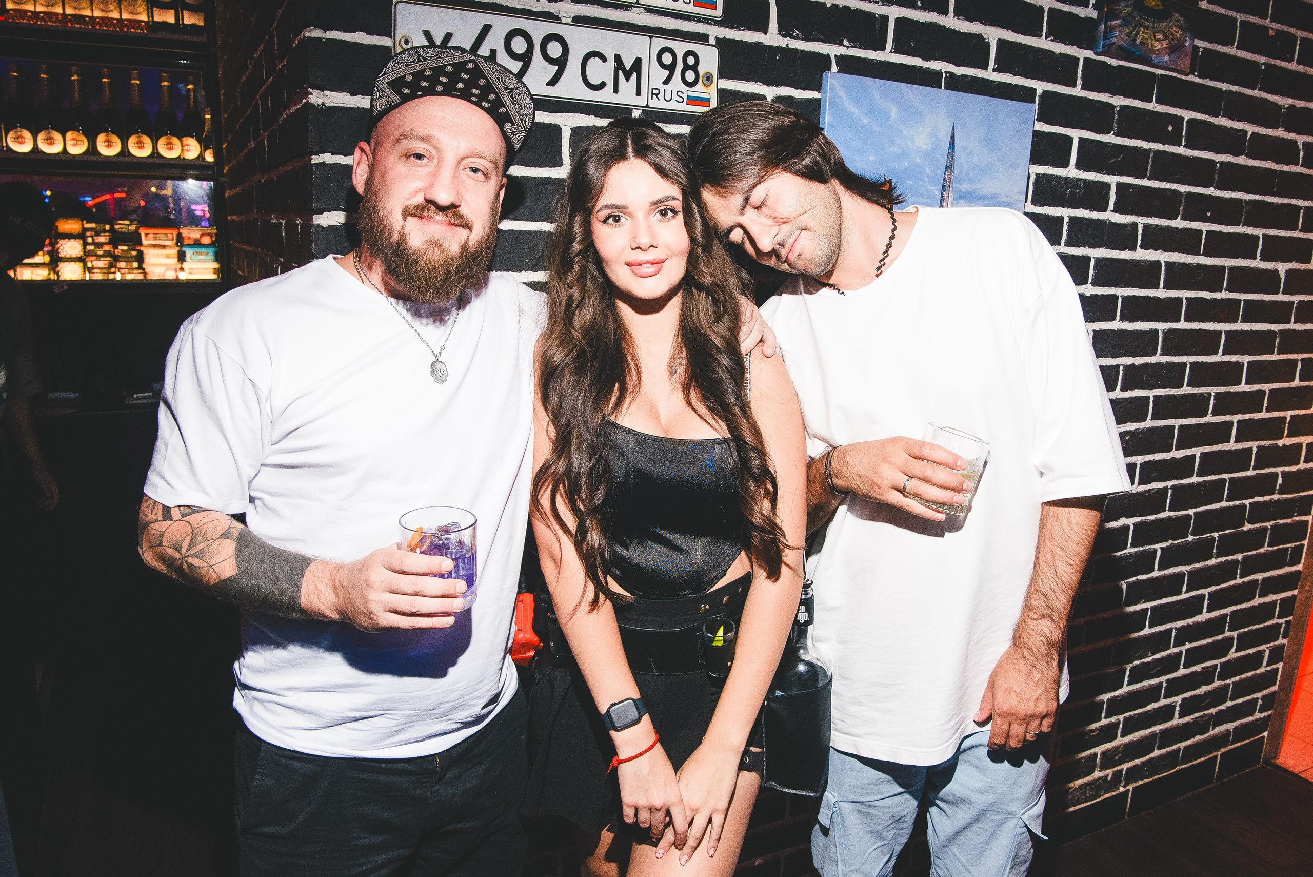 Гости прилобунились к текиллагёрле