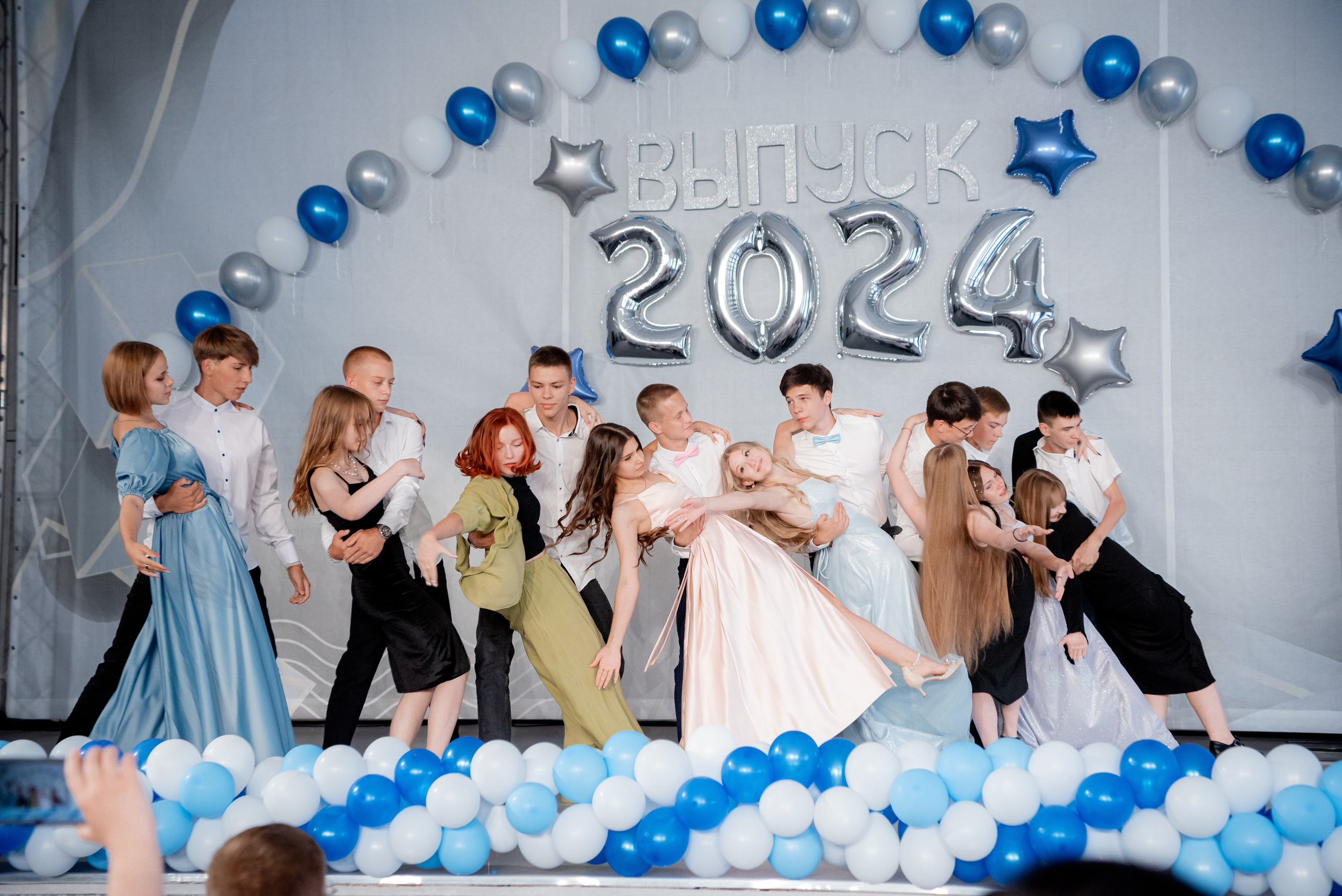 86 школа. Вручение. ДК Тракторозаводского района. Фотограф в Волгограде и Волжском Александр Горбань