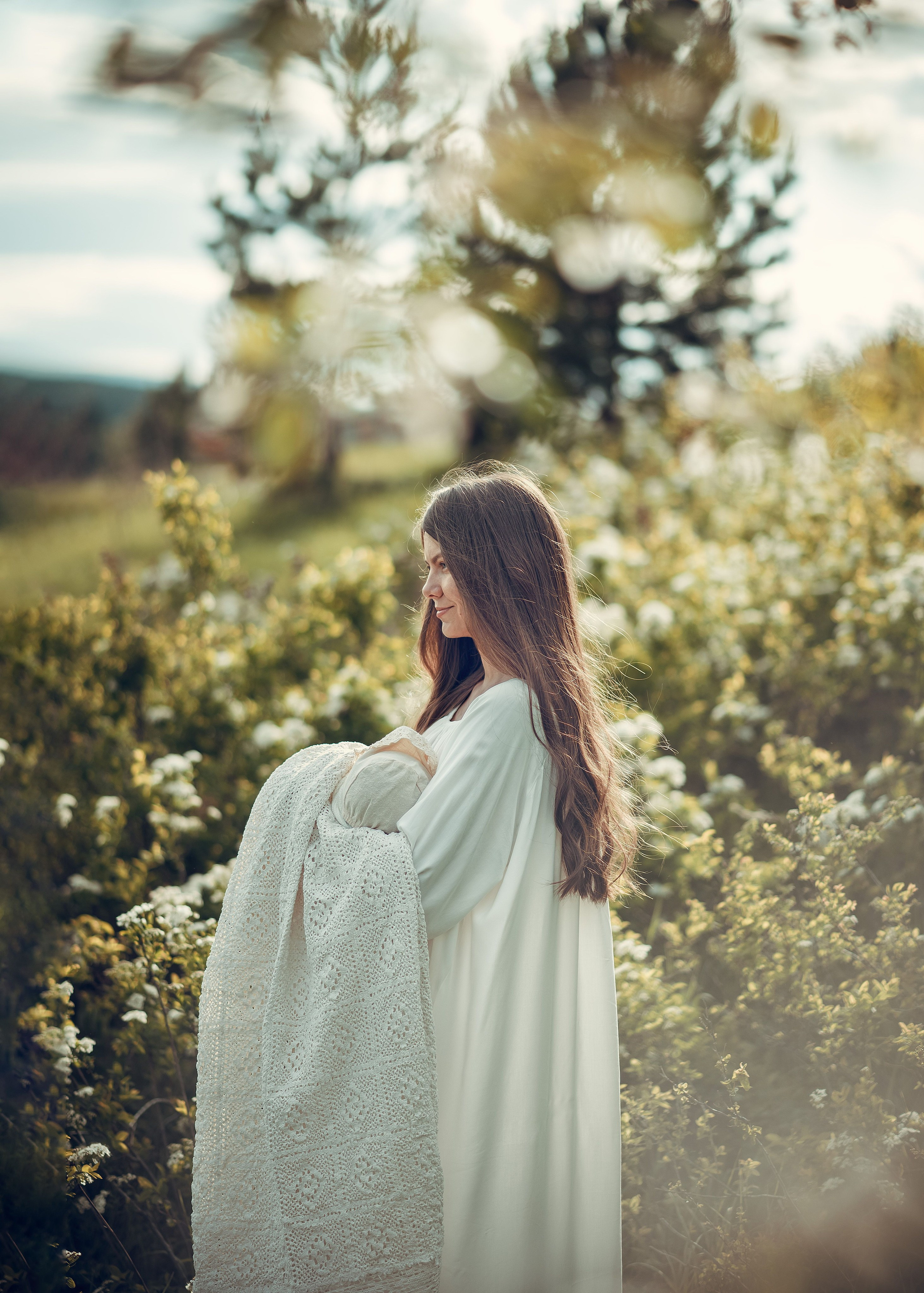 В цветущей спирее. Фотографы крещения/венчания  Красноярск Татьяна и Вячеслав Переваловы