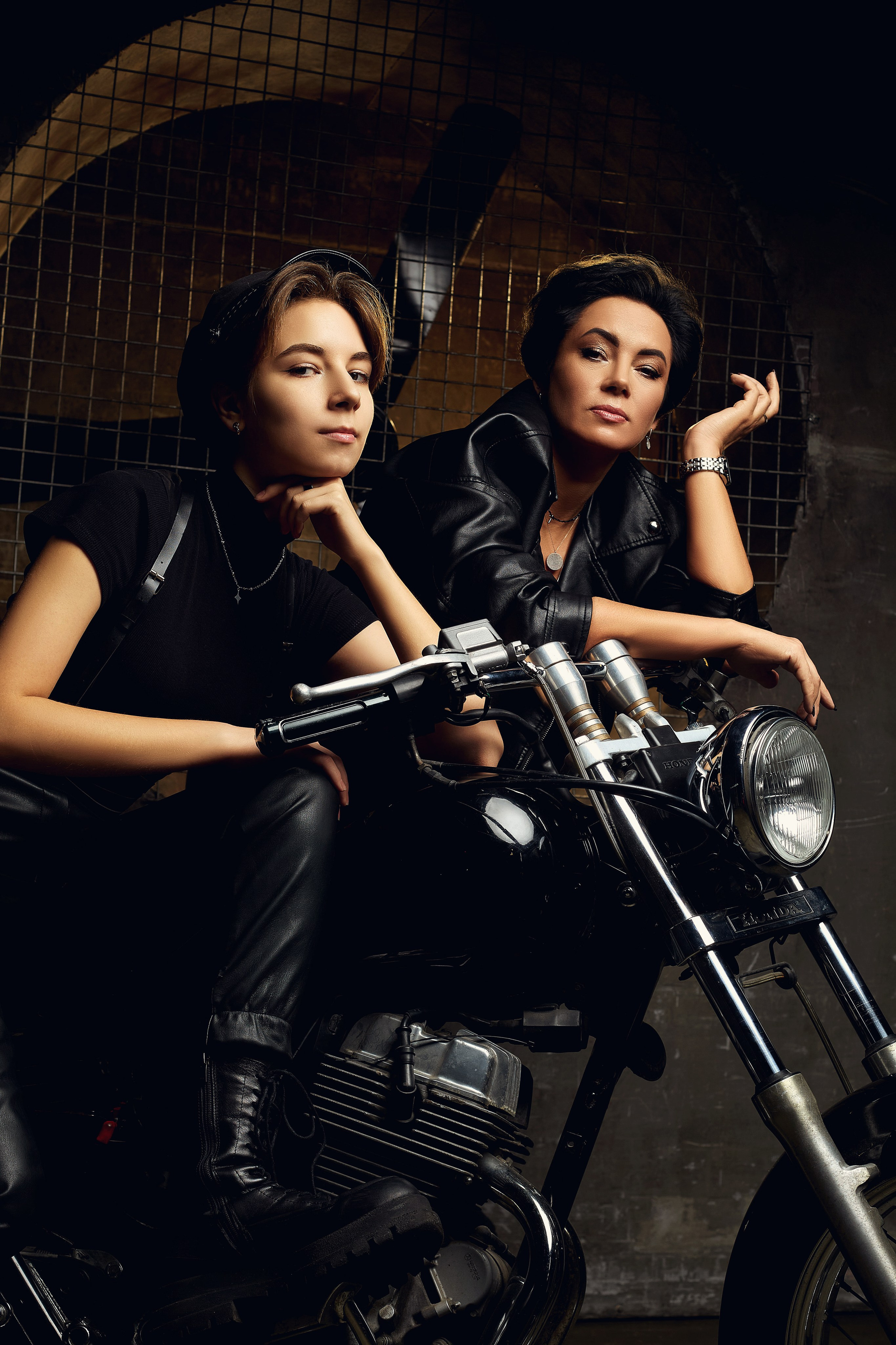 Марина и Вика. Cross-studio