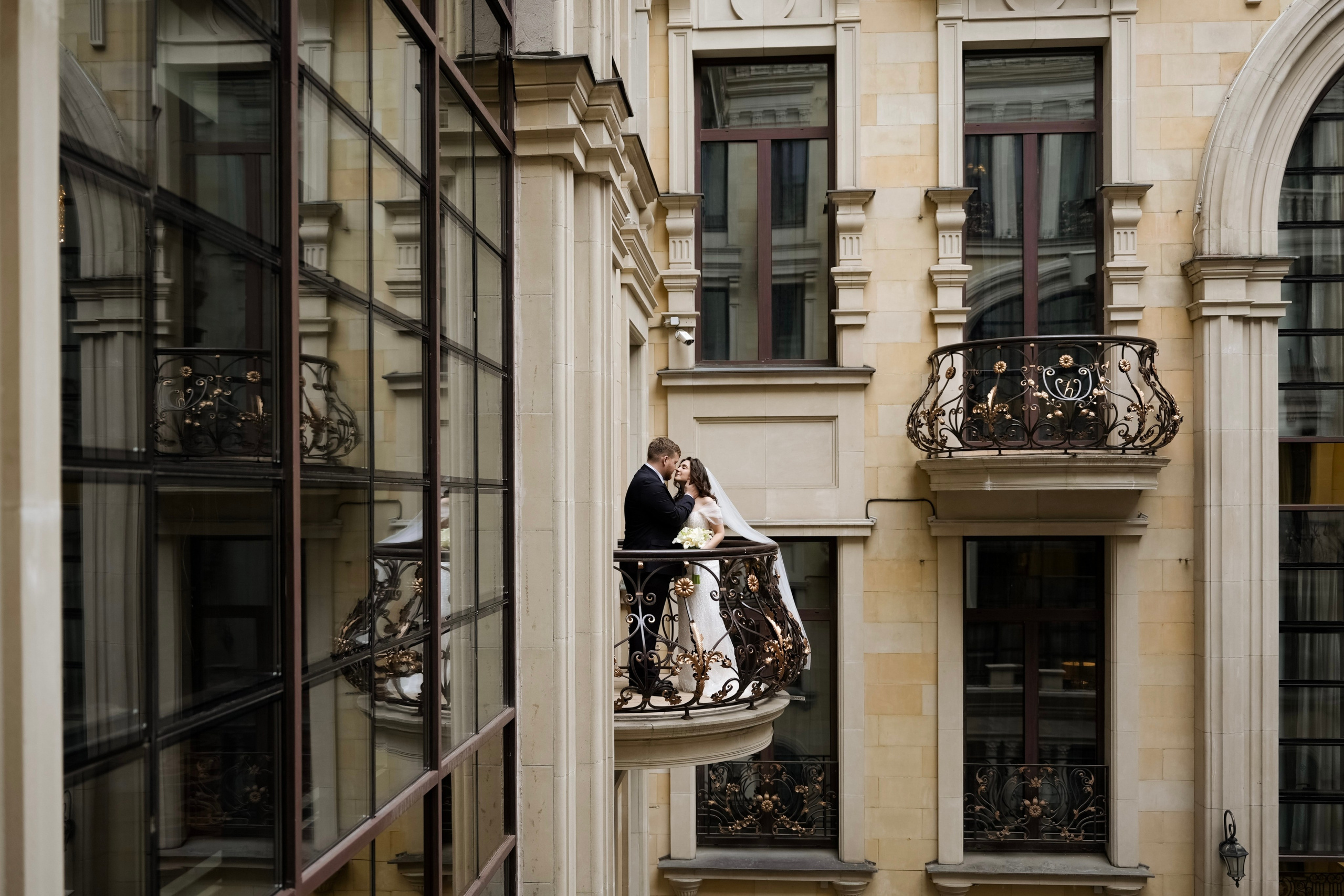 Свадебная Фотосессия утра невесты и жениха в отеле St.Regis и прогулка в усадьбе Царицыно