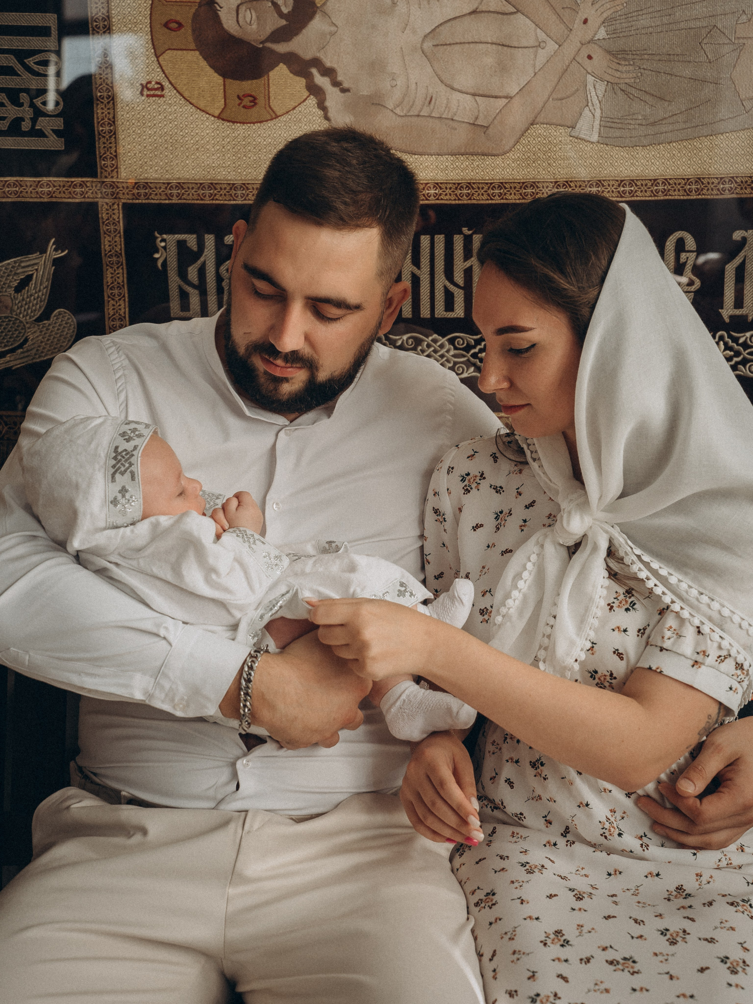 Фотосессия крещения, фотограф таинства крещения Москва, ребенок с мамо. Фотограф Ольга Рубцова в Москве и Московской области