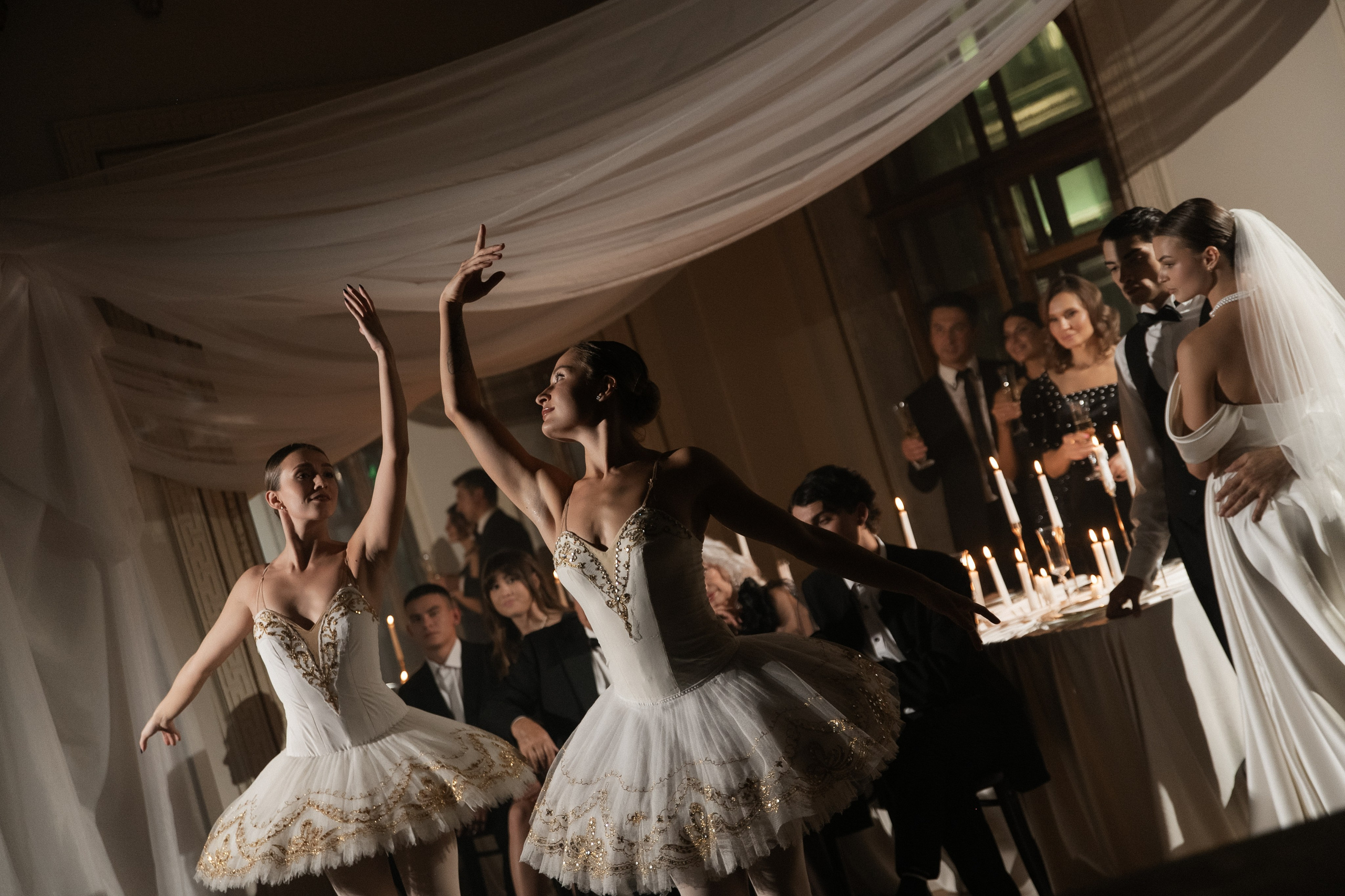 Камерный свадебный ужин при свечах в старинном особняке в фотостудии 21. Kult. Ярослава Ерина — свадебный фотограф в Москве