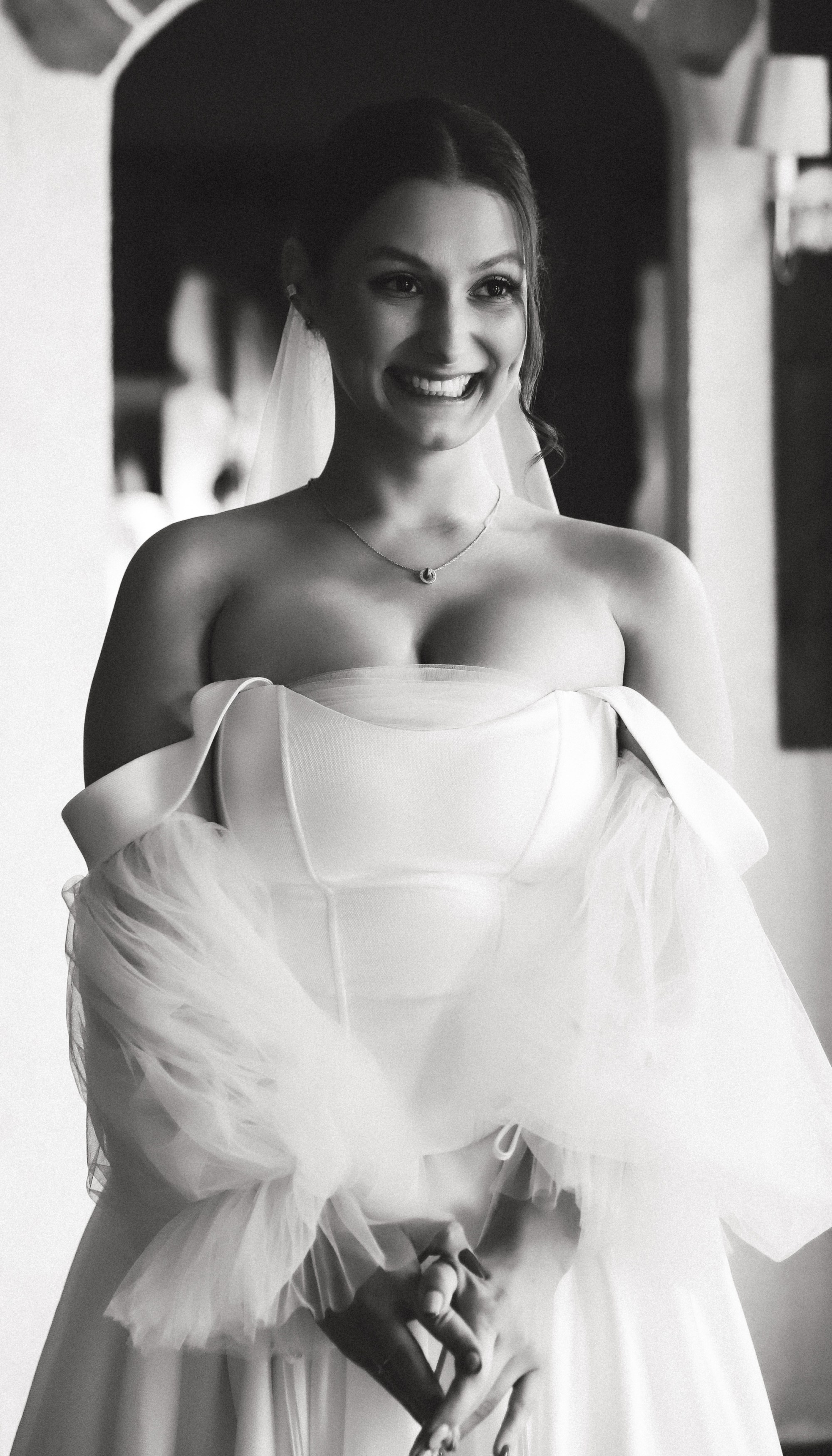 Свадебная съёмка: запечатлите волшебство вашего дня. Профессиональный фотограф звезд, концертов и спортивных событий