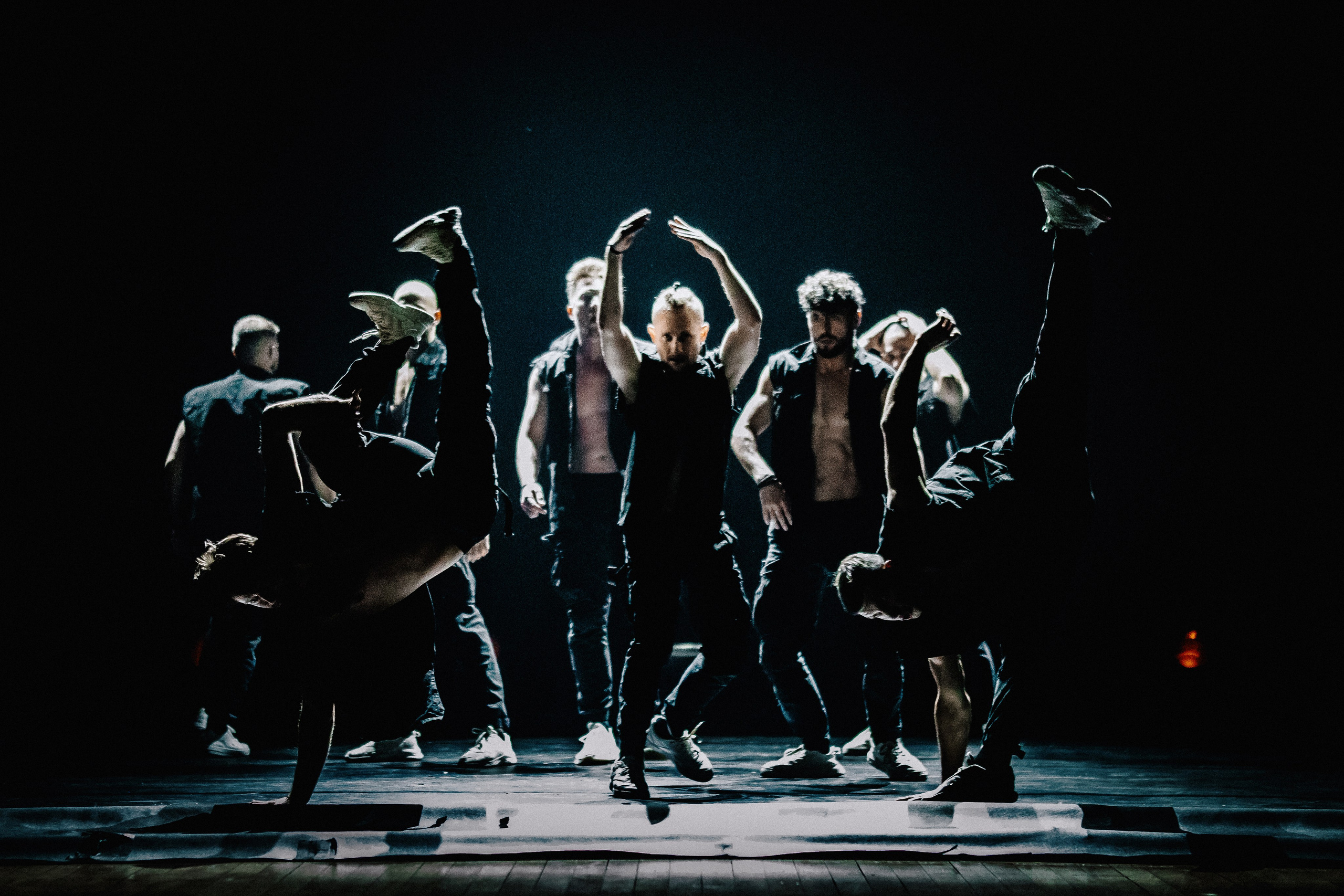 Шоу «Под дождём» 03 / 2025. ФОТОГРАФ ЕКАТЕРИНБУРГ