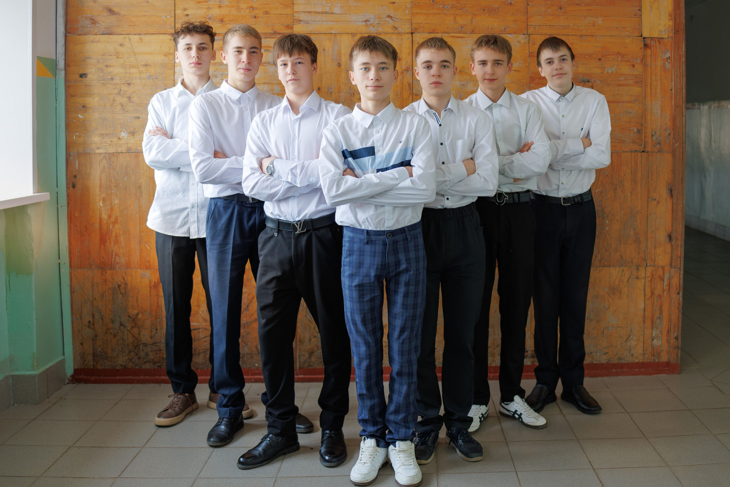 Позы для школьной фотосессии. Фотограф Медногорск Кувандык Оксана Шерехода свадебные, семейные, индивидуальные, школьные фотосессии. Печать фотоальбомов