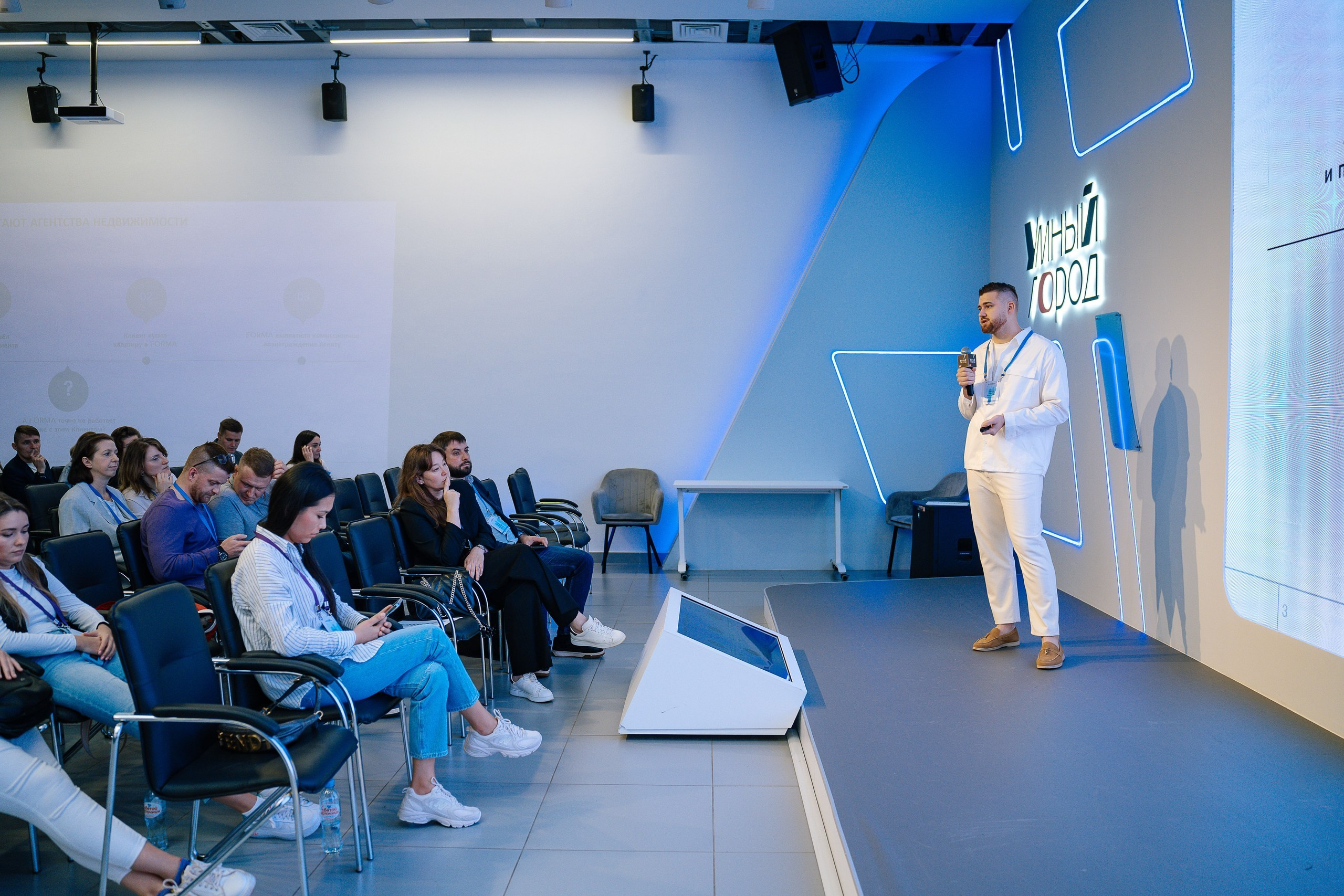 Репортажной фотосъемки на конференции на ВДНХ павильон Умный город