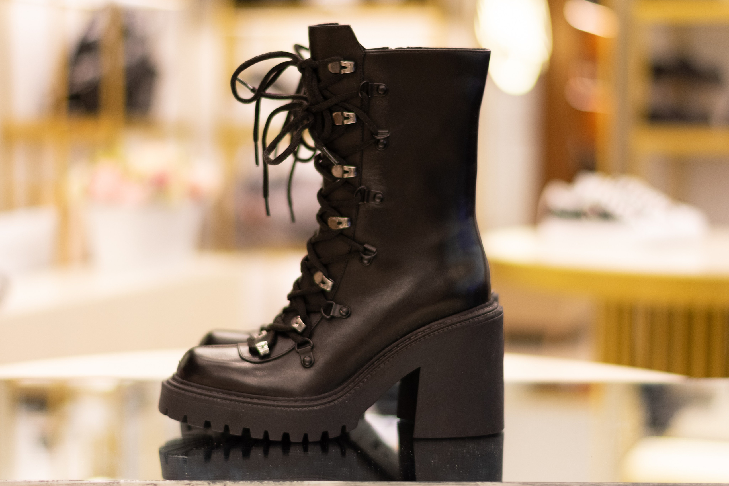 Для организаций. Предметная фотосессия для обувного магазина Capsula. Фотограф/видеограф Богдан Голованов