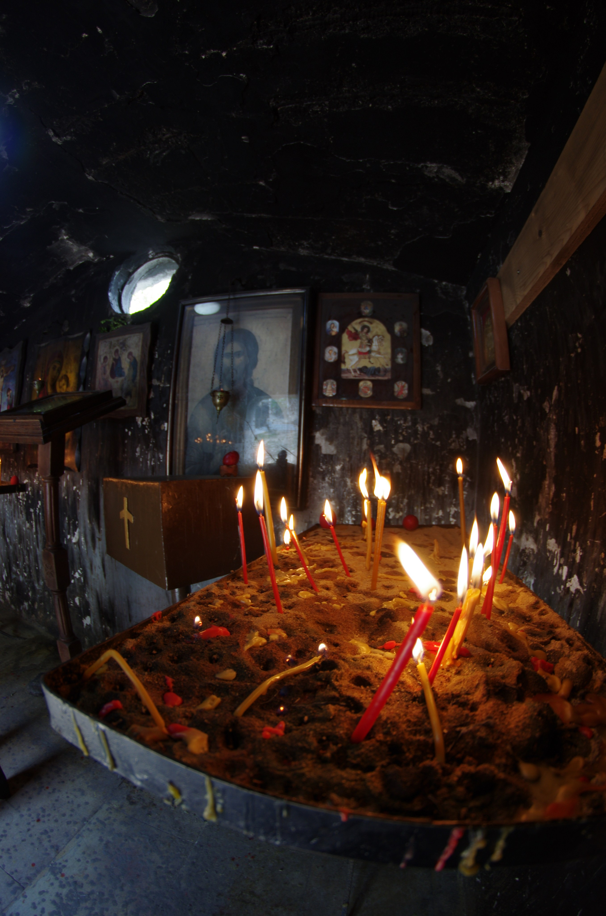 Крещение в Церкви Святого Георгия в Гогни. Портретный фотограф Денис Милютин