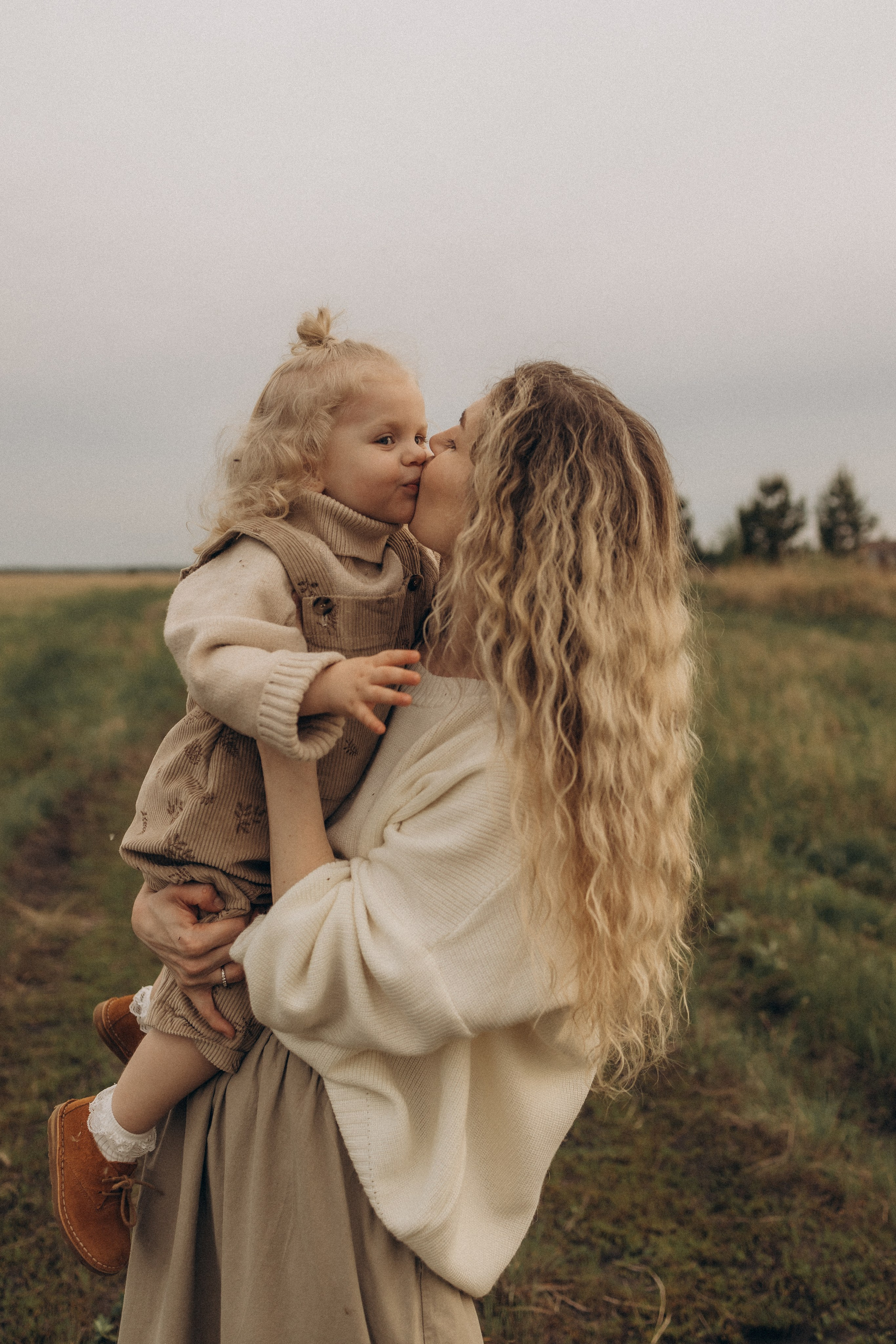 Семейная в поле. Эльвира Галимьянова — семейный фотограф Екатеринбурга
