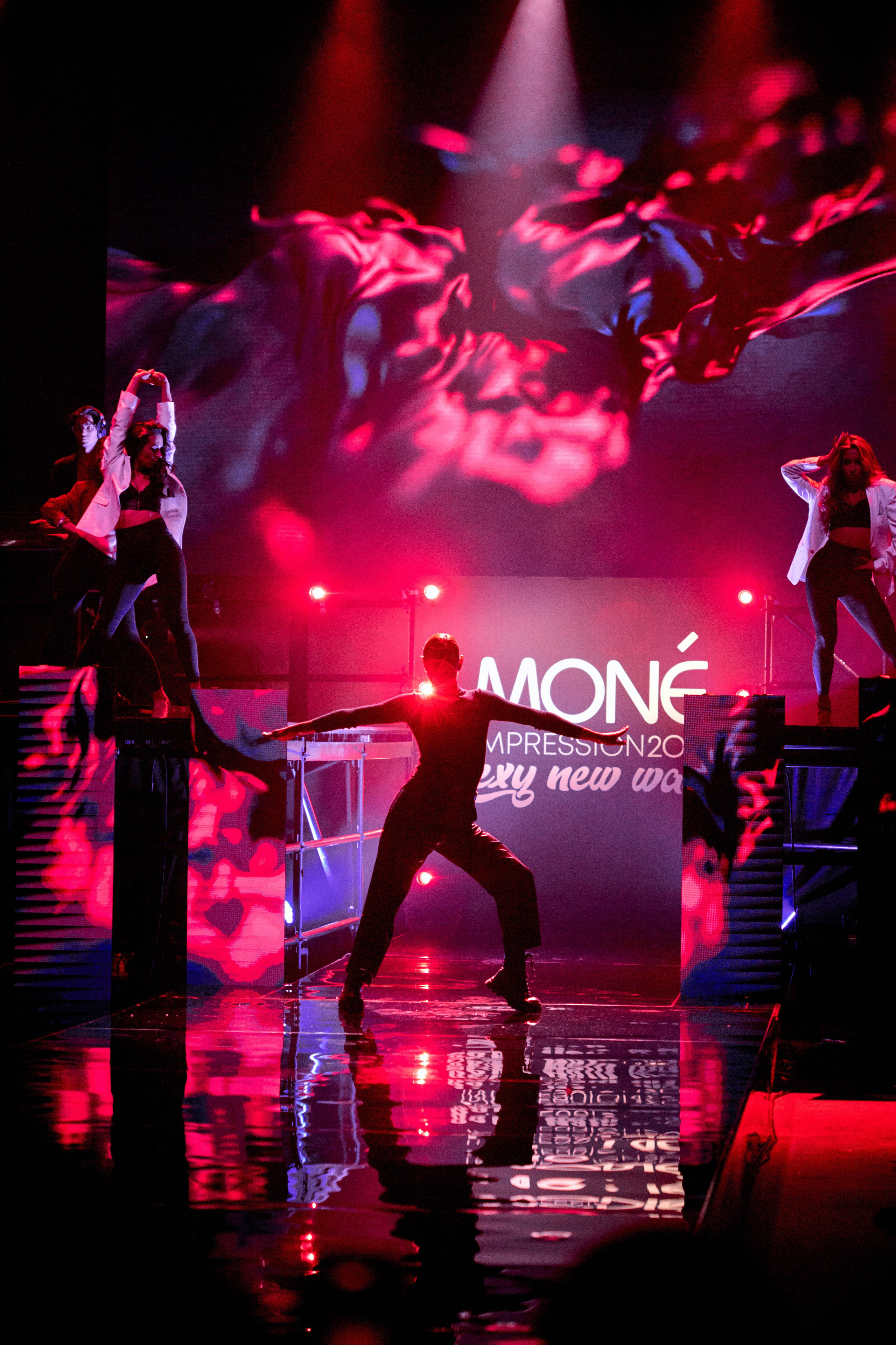 Mone, как стать фотографом бренда