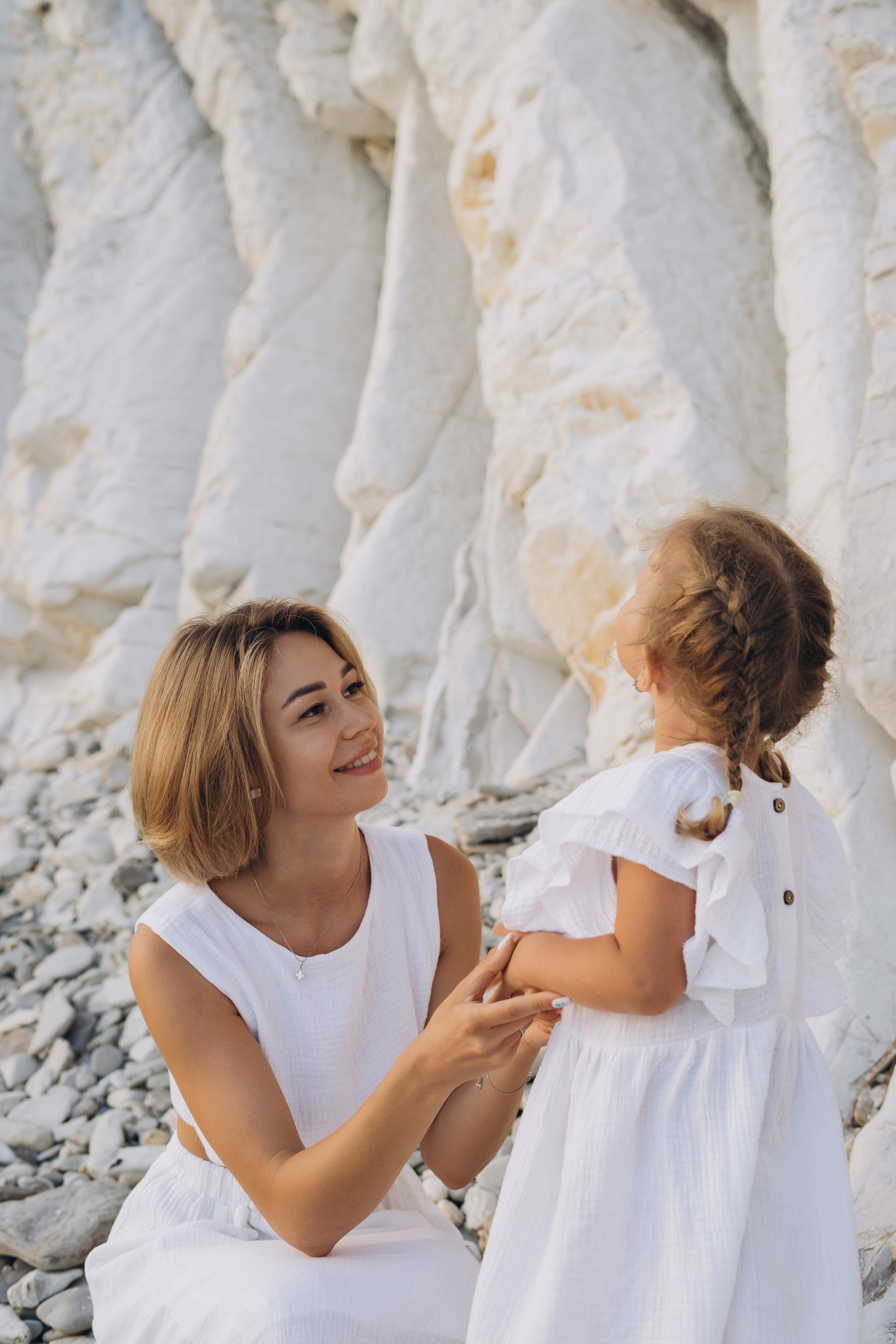 Фотограф Геленджика запечатлел момент, когда семья дружно загадывает желание у воды Джанхота