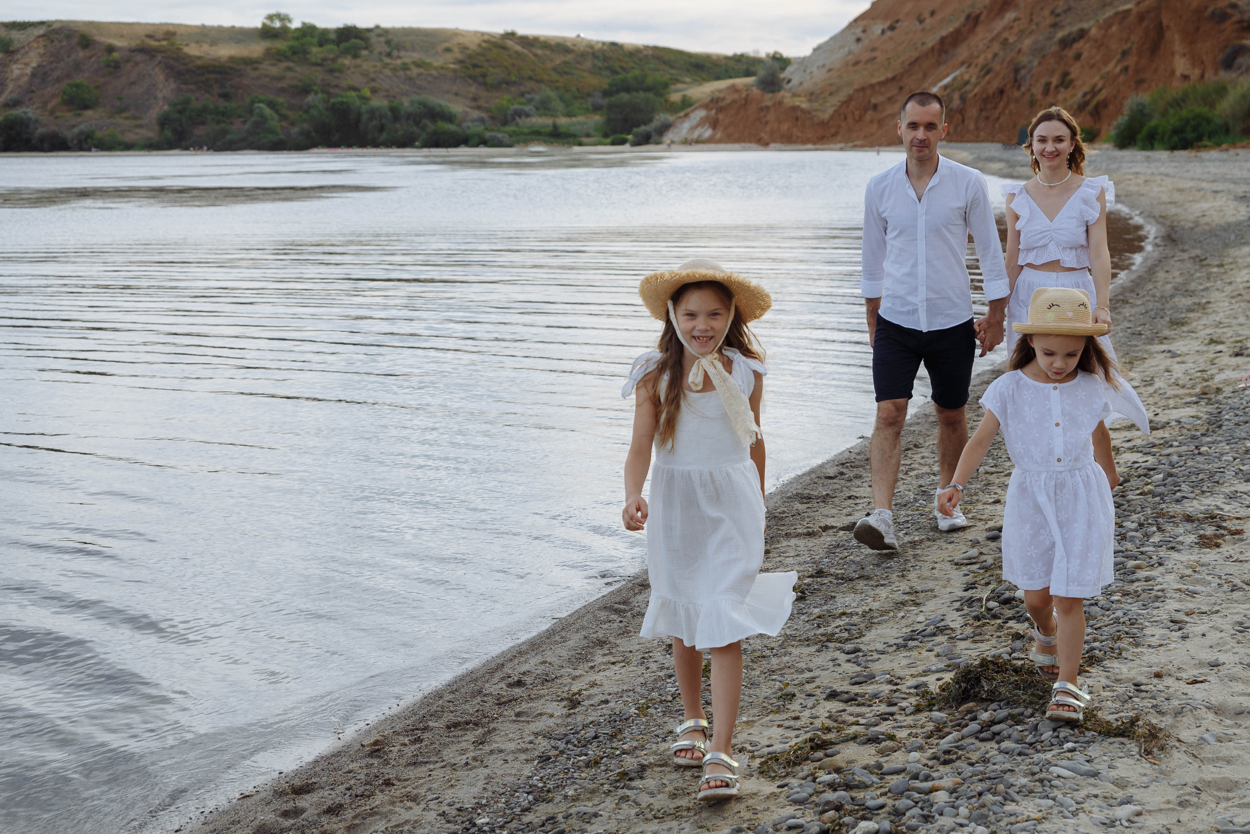 Семейная съемка для Юли, Саши и девочек. Событийный фотограф Максим Бескоровайновнов