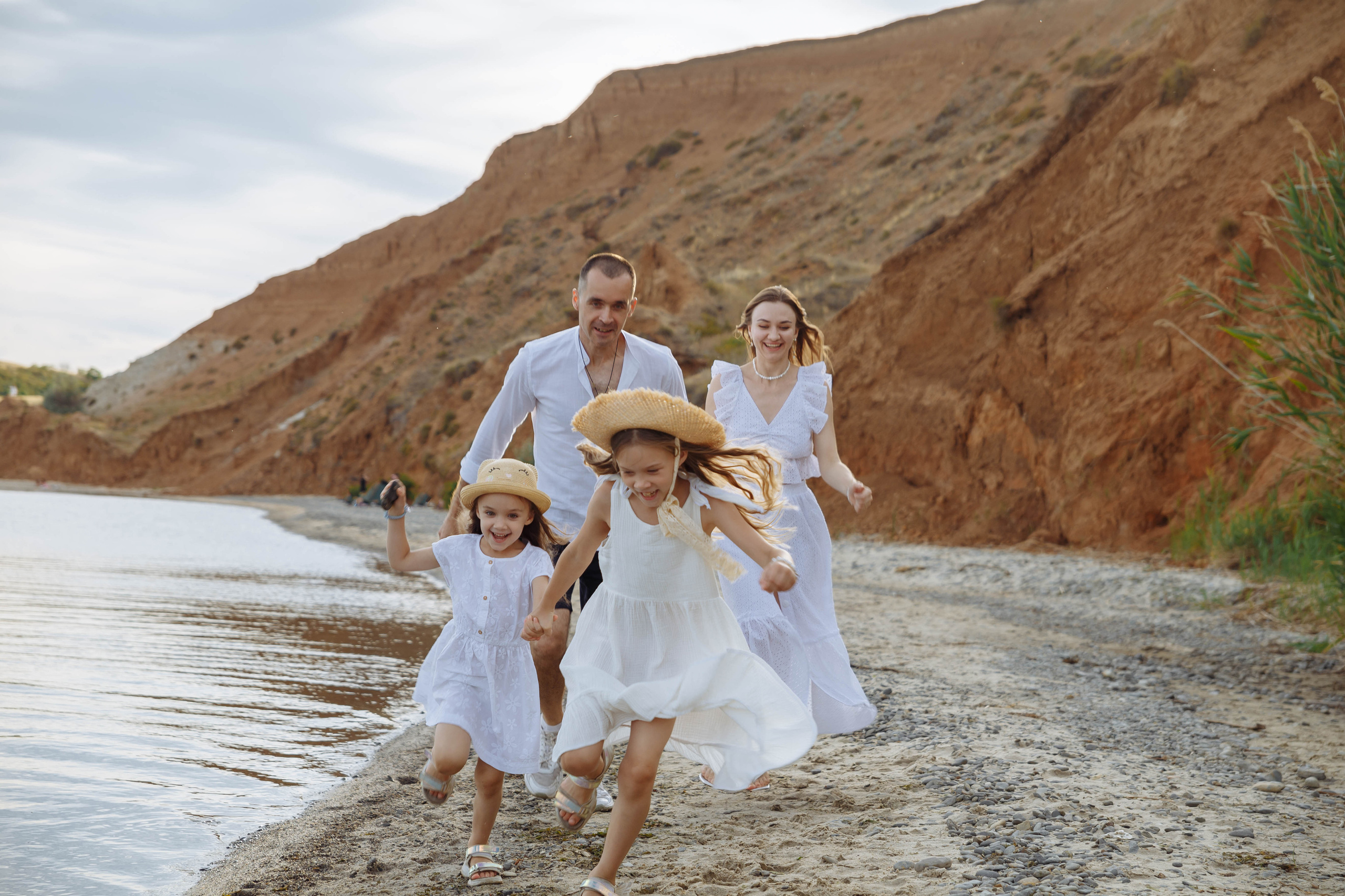 Семейная съемка для Юли, Саши и девочек. Событийный фотограф Максим Бескоровайновнов