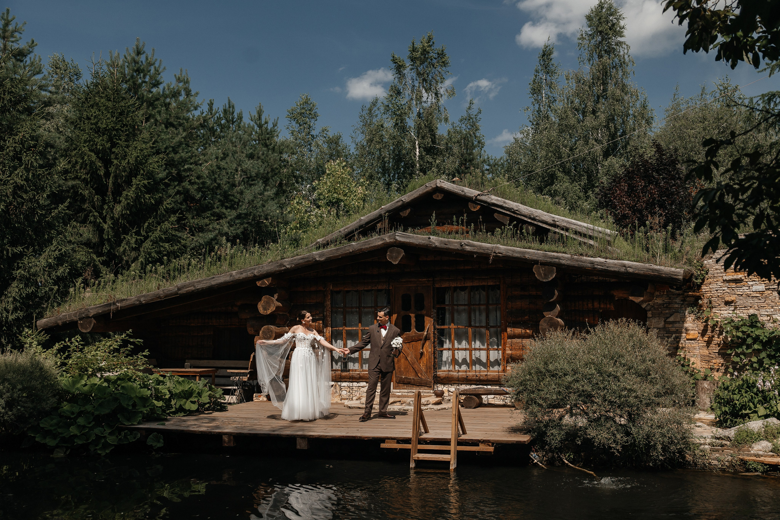 Свадебная фотосессия в мини-отеле Таежный в Москве