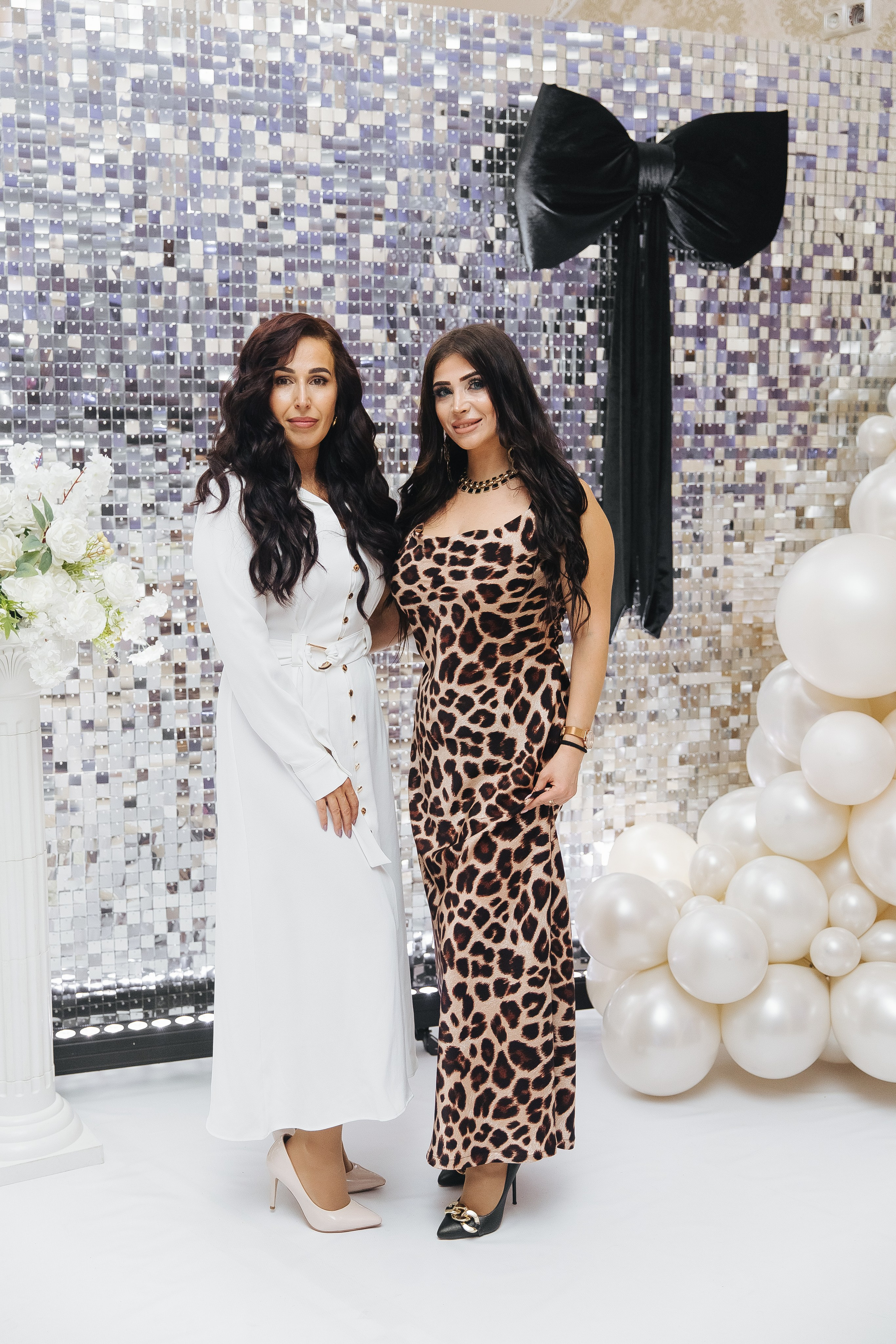 Ани и Назели. 35&5 День рождения, «Янтарь». Фотограф в Красноярске Надежда Воскресенская