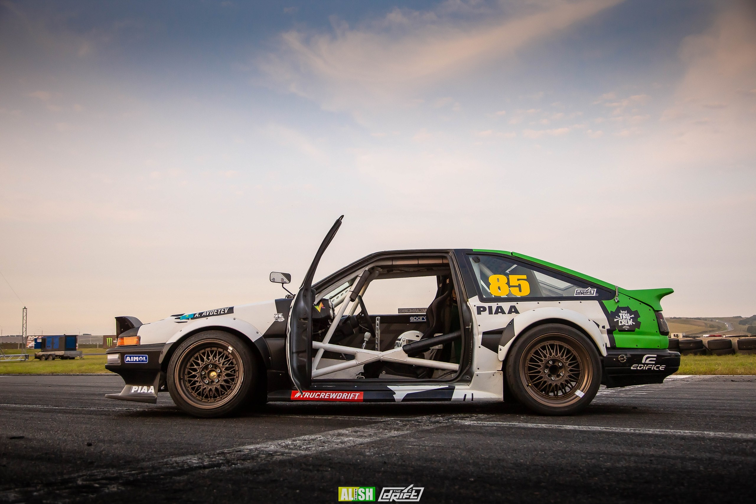 Обучение дрифту на гоночной машине Toyota AE86 V8 в Алматы
