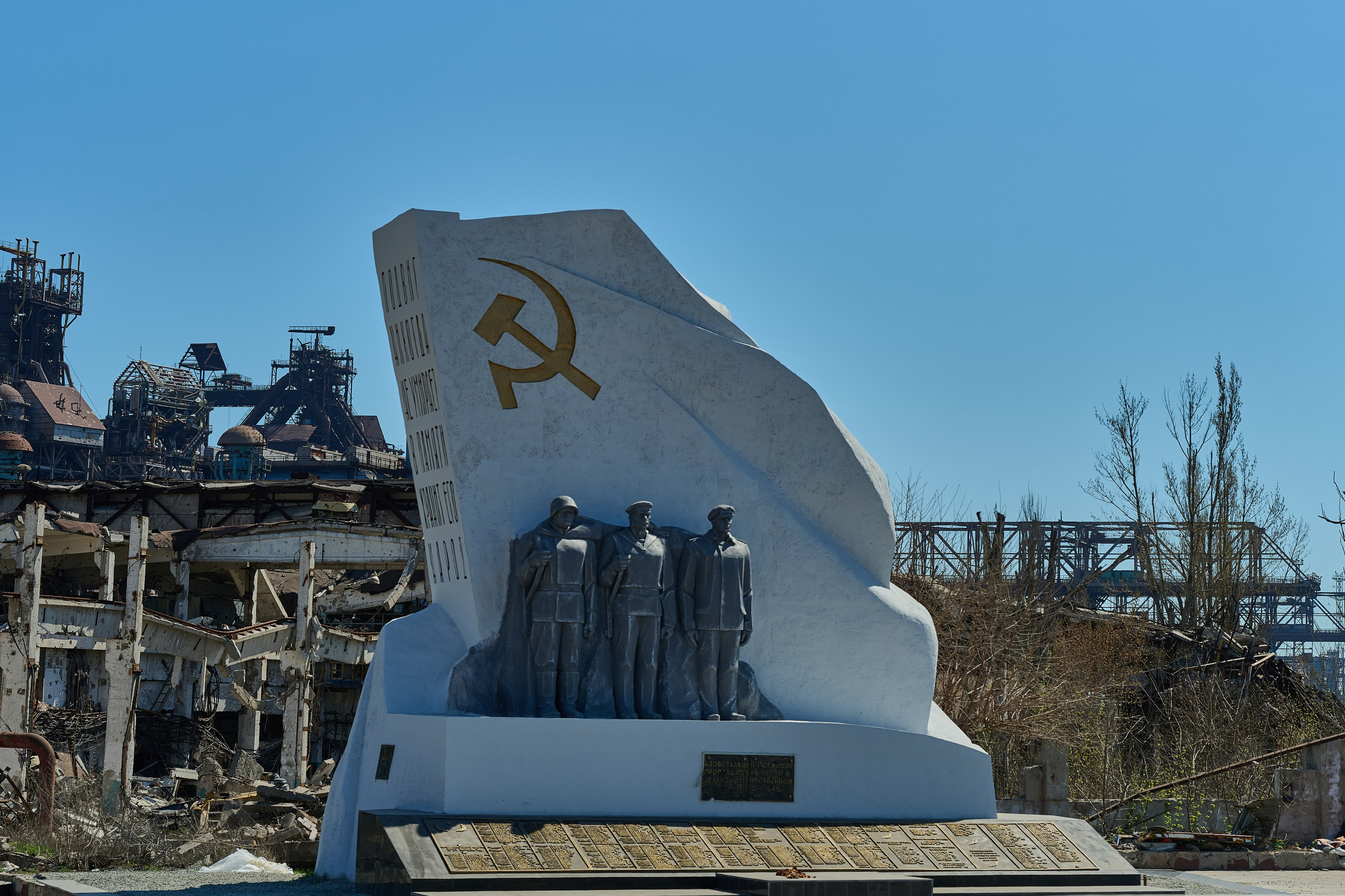 Уличные фотографии Мариуполя. Мариуполь 2024. Весенний Мариуполь. Фотограф Роман Адлер.