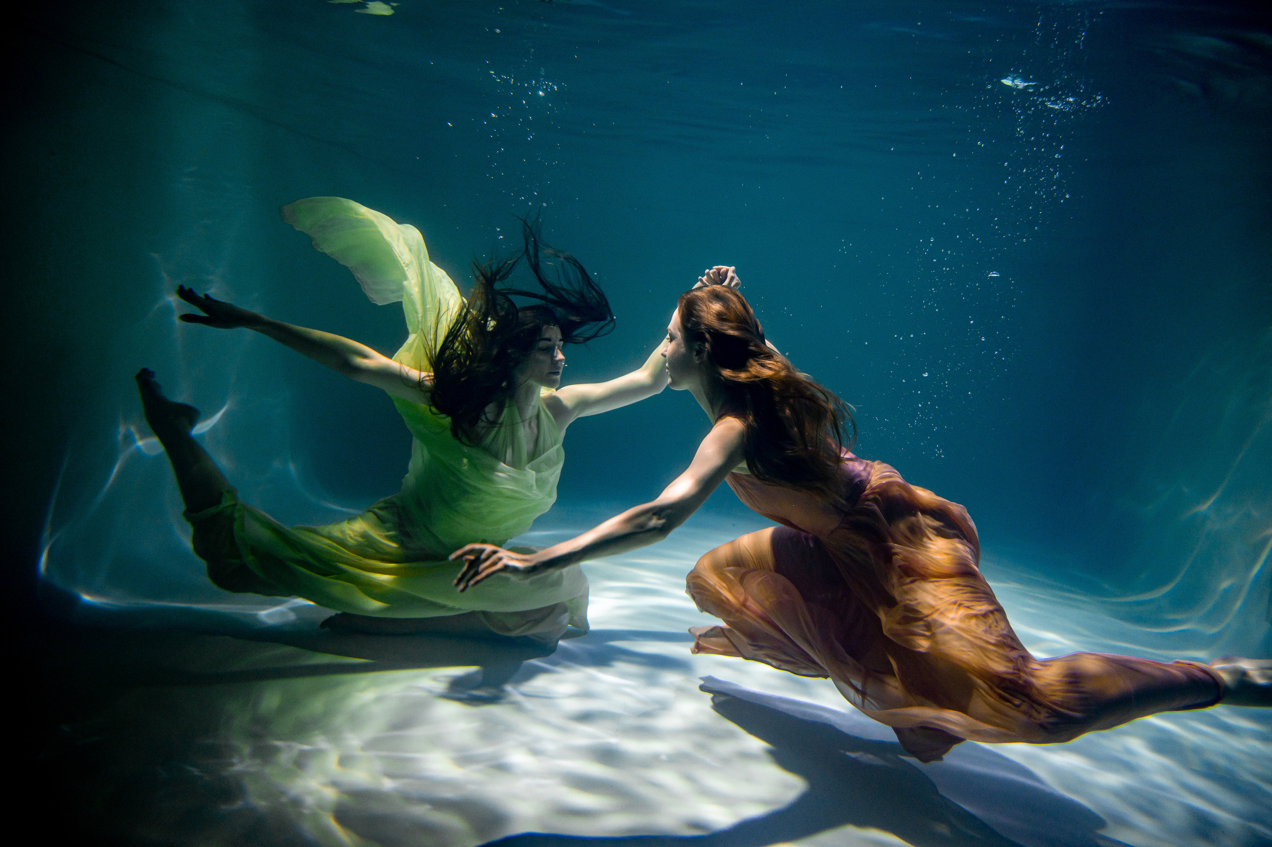 Фотосъемка в воде, аквастудия, красивые девушки  в воде