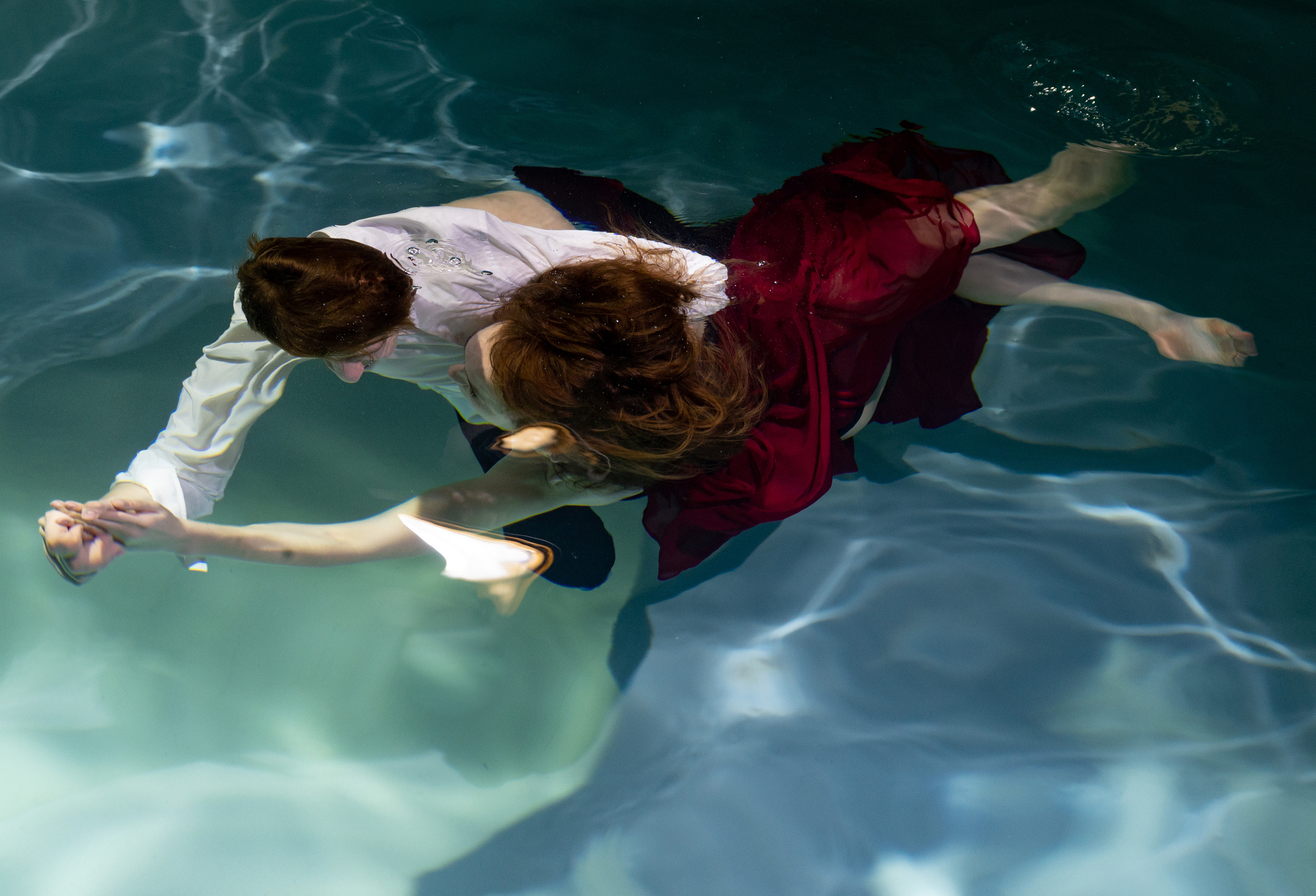 Фотосъемка в воде, аквастудия, романтическая пара  в воде