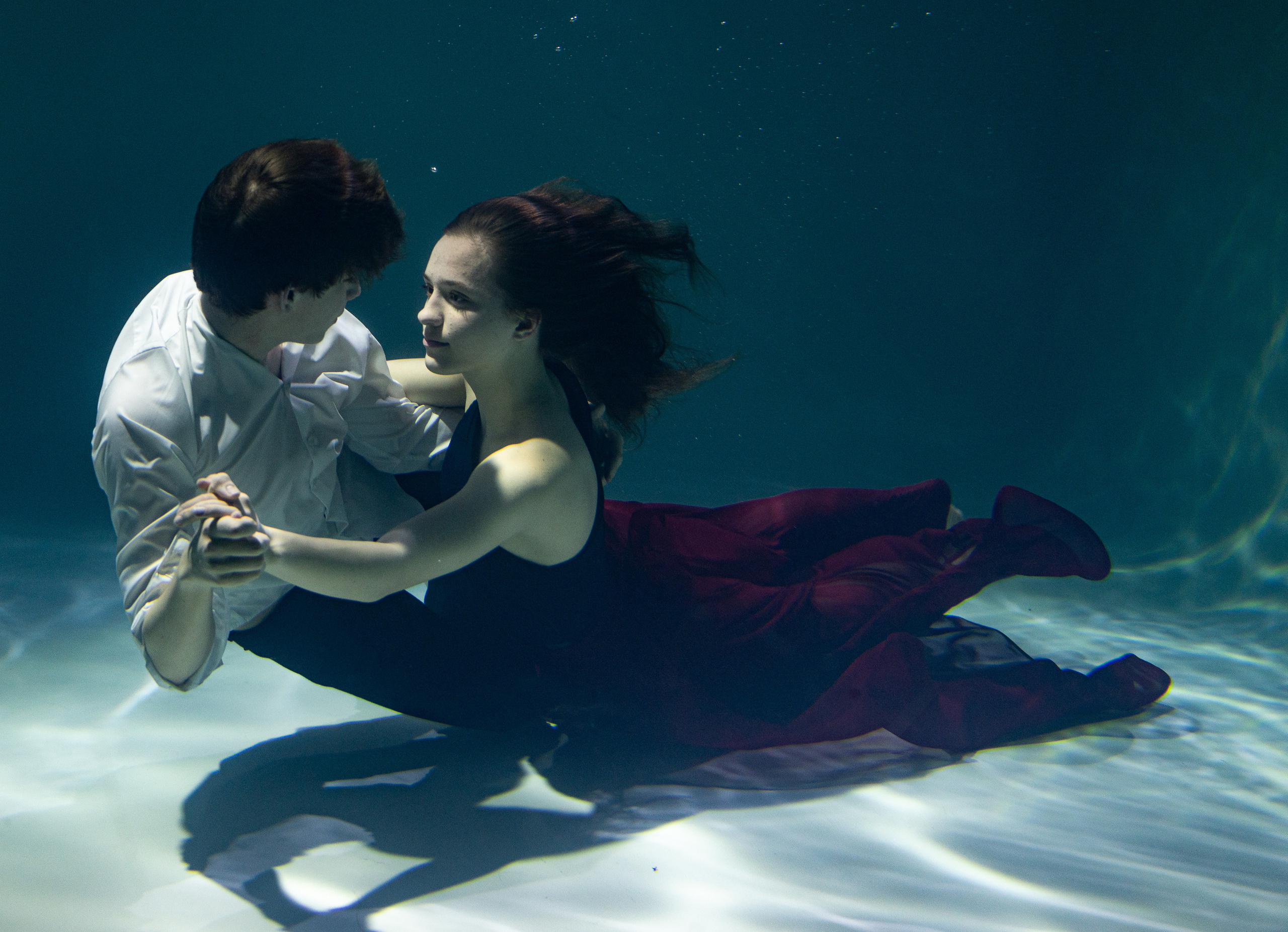 Фотосъемка в воде, аквастудия, романтическая пара  в воде