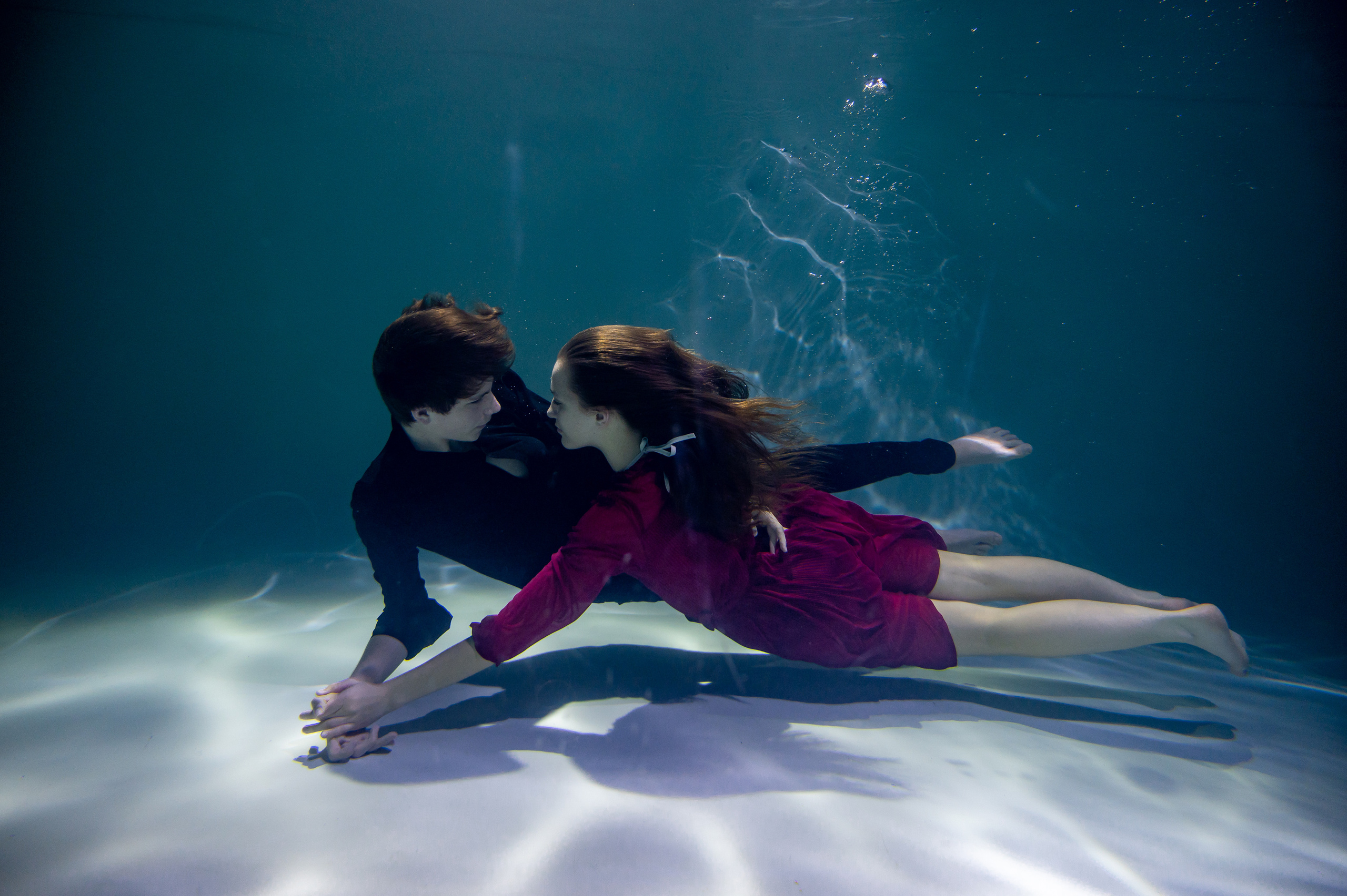 Фотосъемка в воде, аквастудия, романтическая пара  в воде