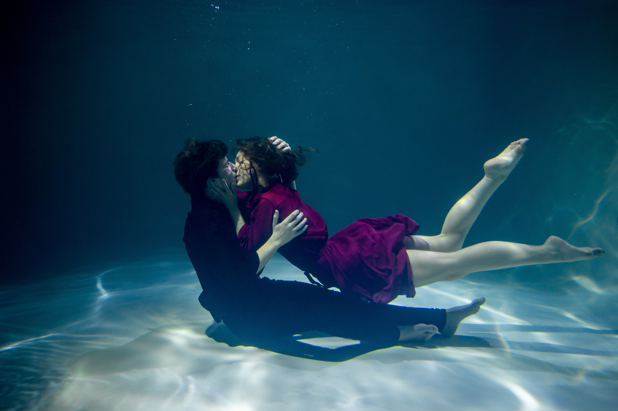 Фотосъемка в воде, аквастудия, романтическая пара  в воде