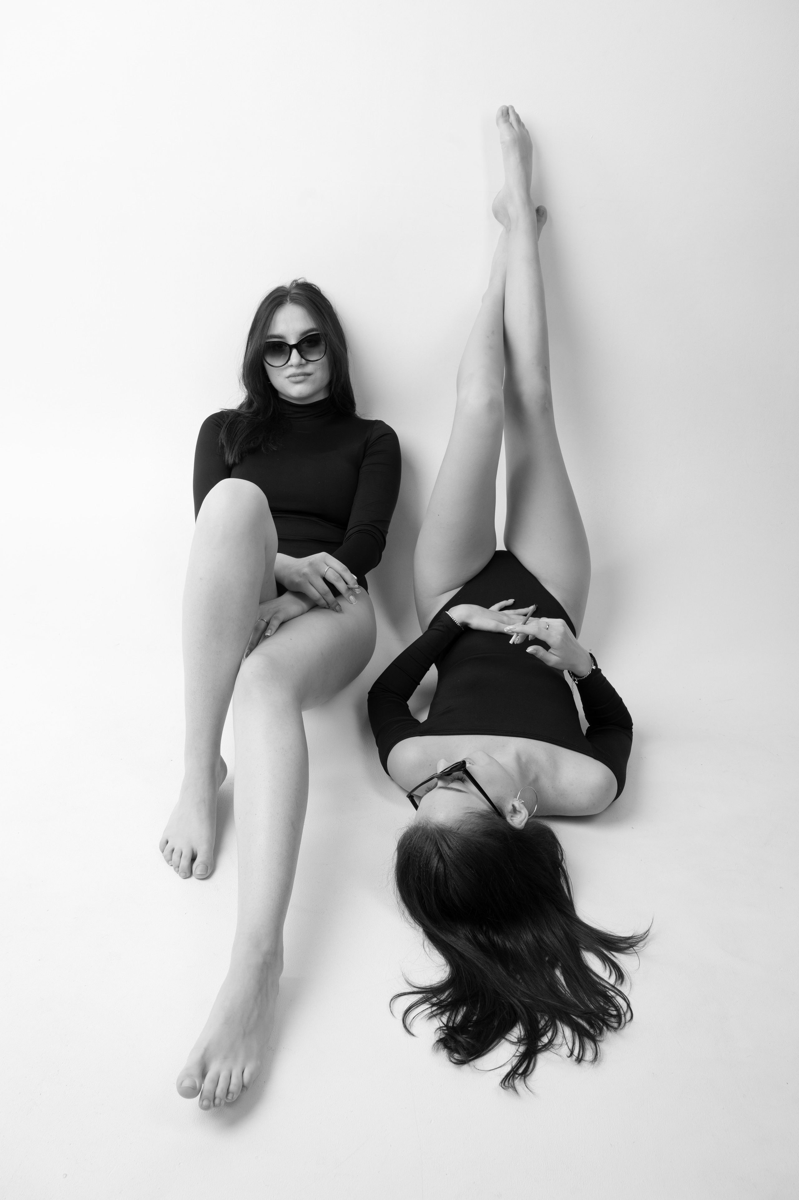 Студийная фотосессия девушек на циклораме