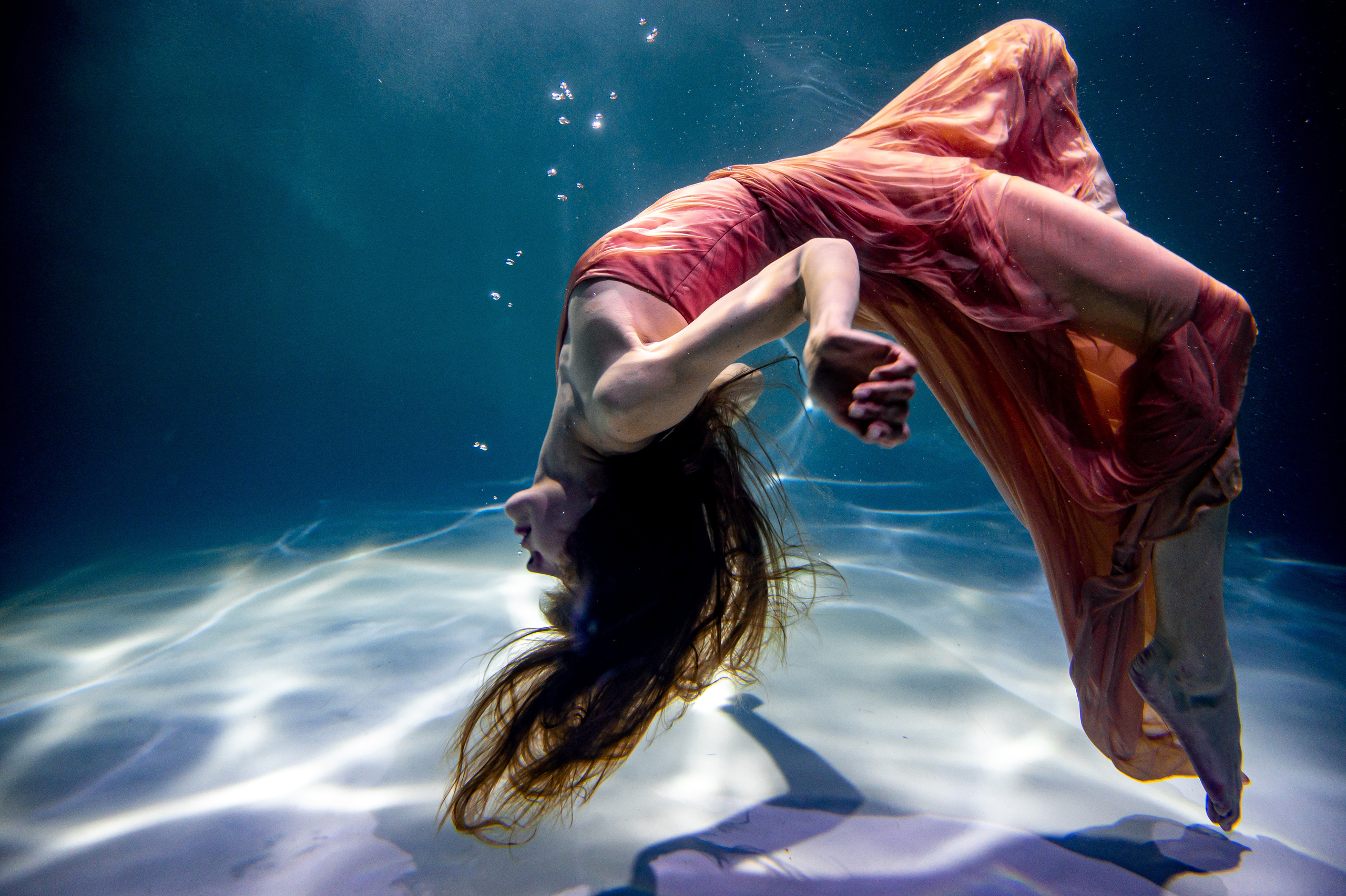 Фотосъемка в воде, аквастудия, красивые девушки  в воде