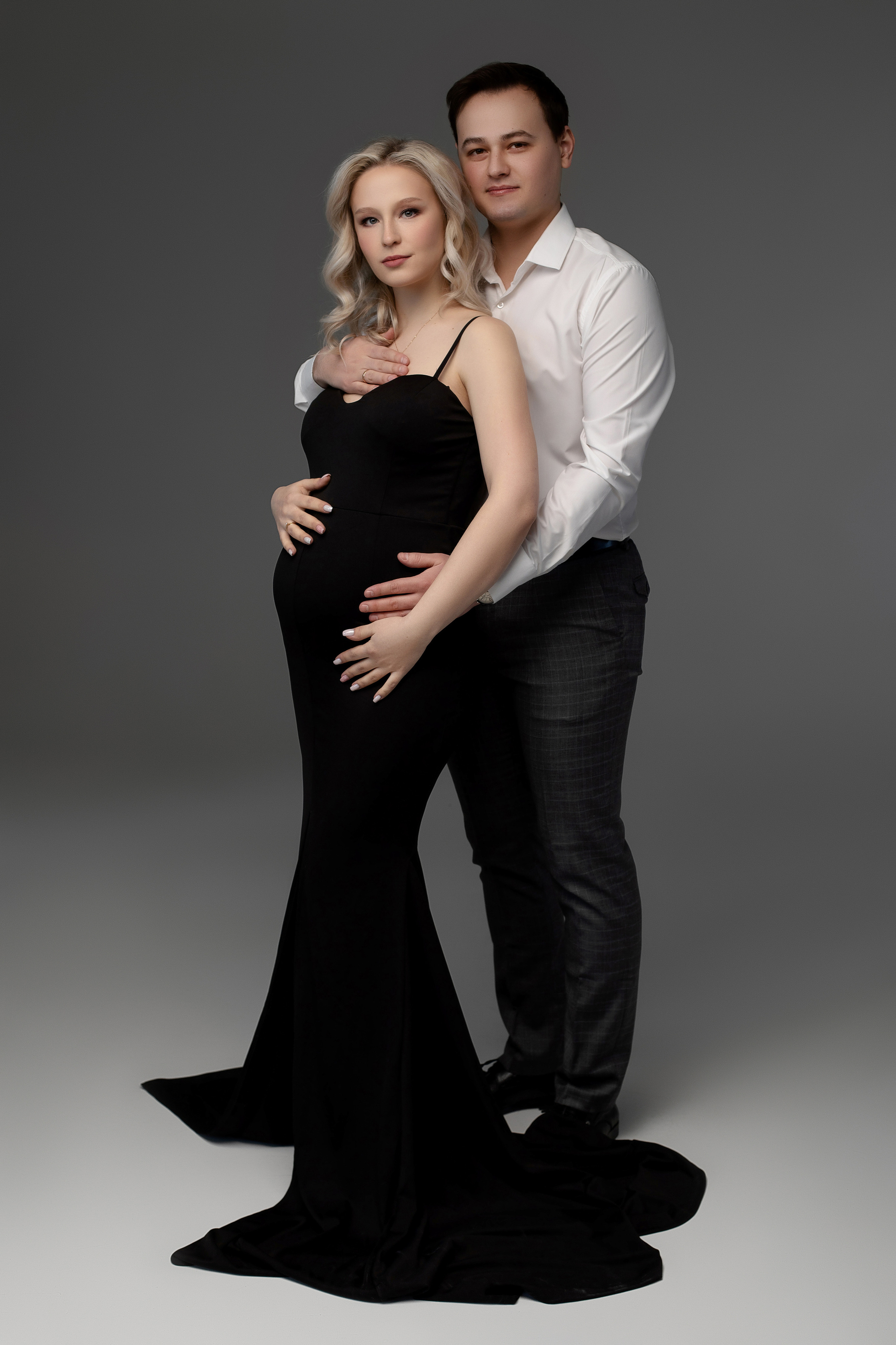 Фотосессия беременности Воронеж. Фотограф беременных Воронеж. Беременность. Фотограф Воронеж. Стильная фотосессия беременности. Фотосессия в стиле Vogue Воронеж. Фотосессия беременности в студии. Фотосессия беременности на циклораме. Стильная фотосессия беременности. Фотосессия все включено Воронеж.