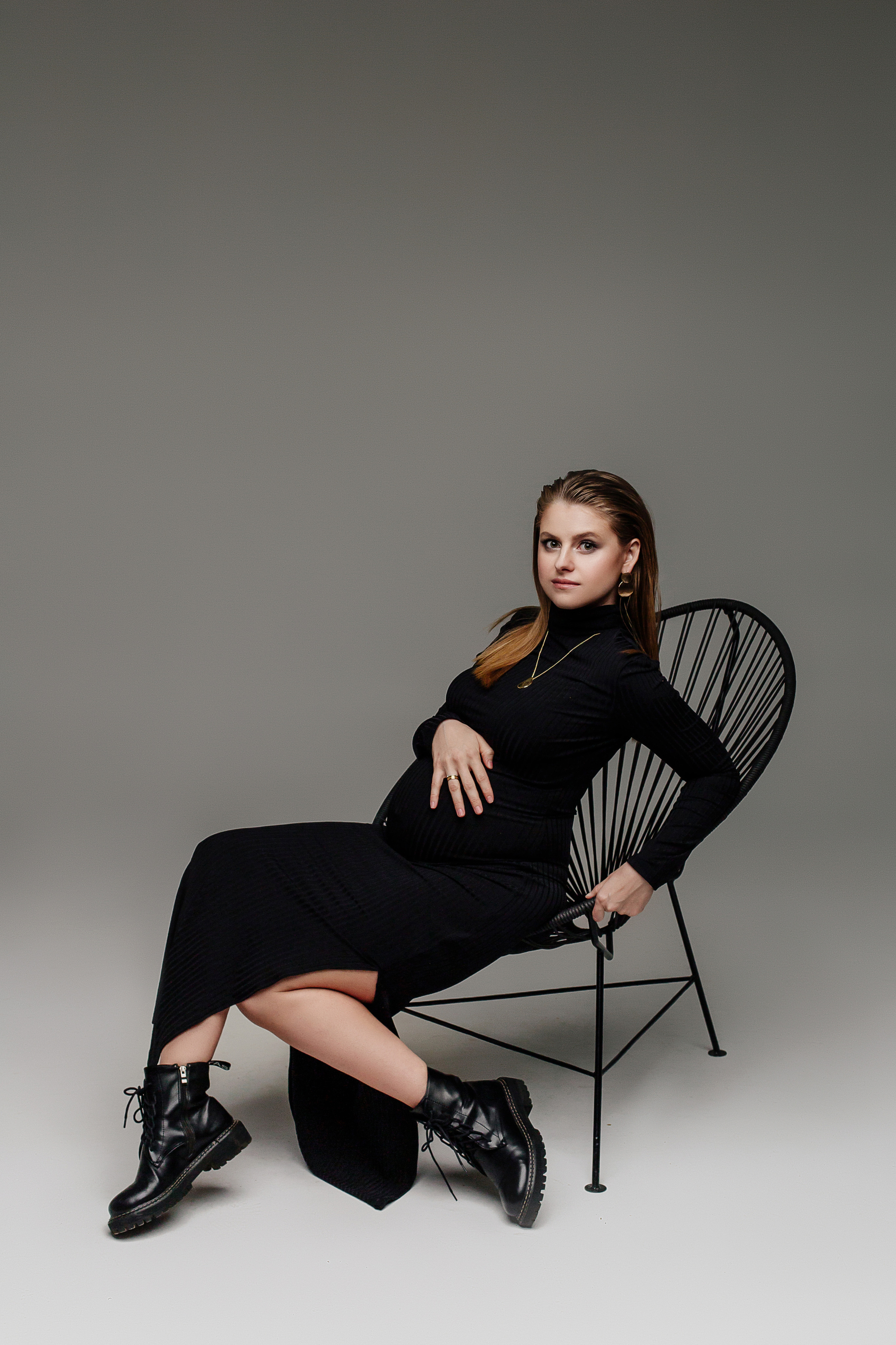 Фотосессия беременности Воронеж. Фотограф беременных Воронеж. Беременность. Фотограф Воронеж. Стильная фотосессия беременности. Фотосессия в стиле Vogue Воронеж. Фотосессия беременности в студии. Фотосессия беременности на циклораме. Стильная фотосессия беременности. Фотосессия все включено Воронеж.