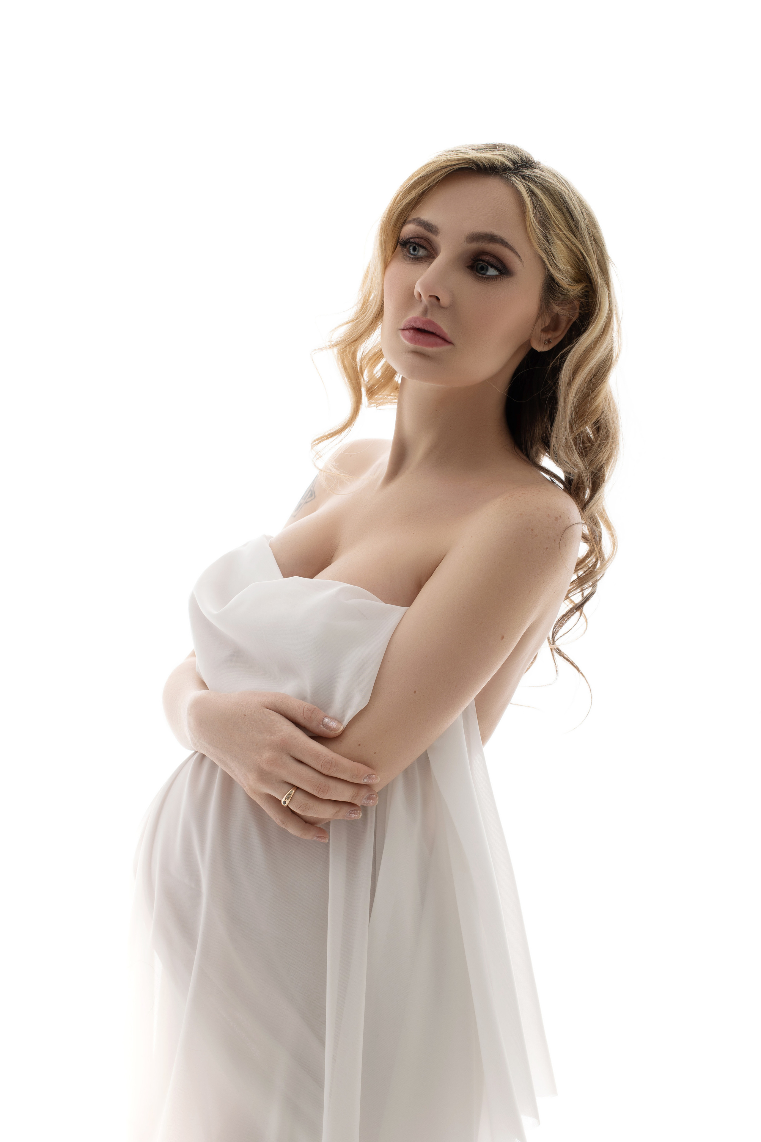 Фотосессия беременности Воронеж. Фотограф беременных Воронеж. Беременность. Фотограф Воронеж. Стильная фотосессия беременности. Фотосессия в стиле Vogue Воронеж. Фотосессия беременности в студии. Фотосессия беременности на циклораме. Стильная фотосессия беременности. Фотосессия все включено Воронеж.