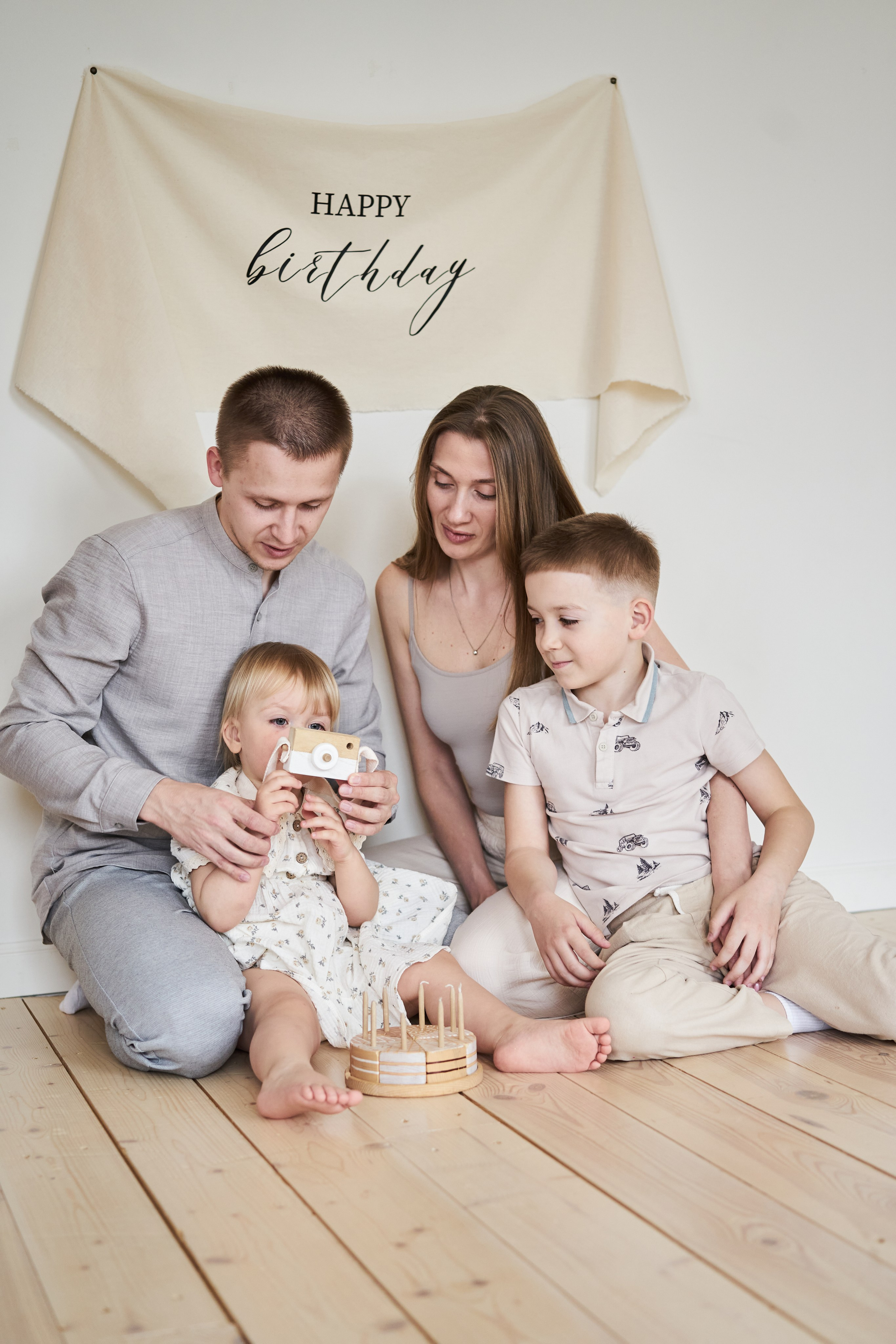 Семейная фотосессия в студии. Фотограф Екатеринбург Кокшарова Александра