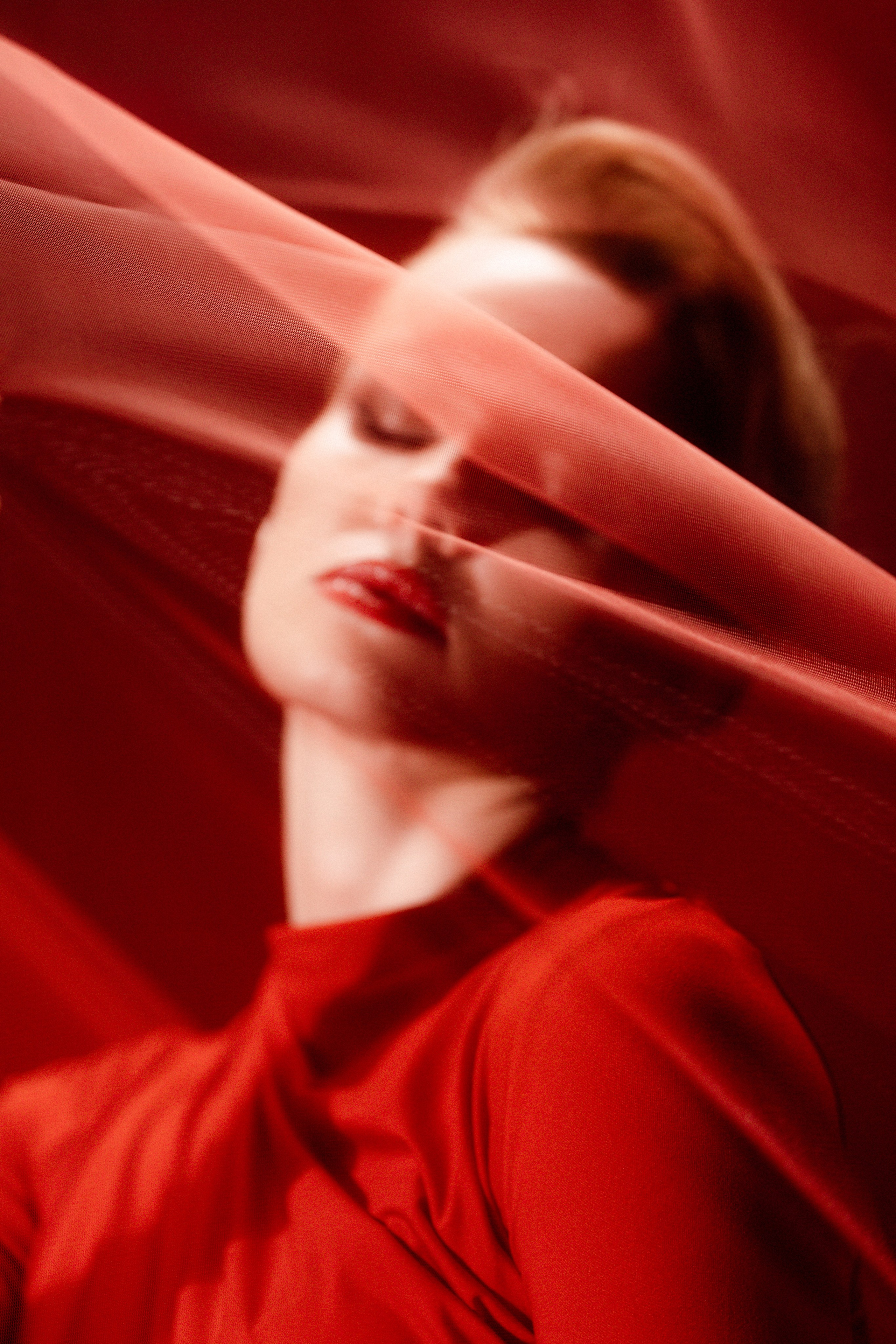 Цвет настроения — красный. Устинова Софья. Фотограф. Москва