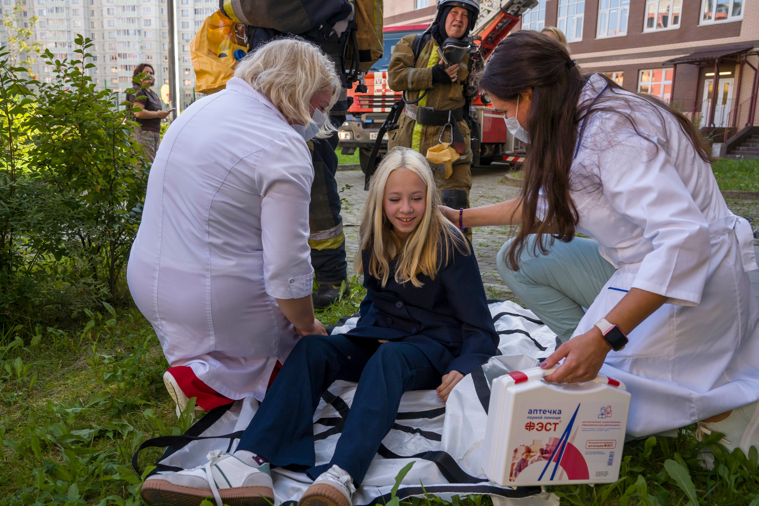 МЧС тренировка эвакуации в школе. Фотограф в Санкт-Петербурге. Репортажная и все съёмки для бизнеса