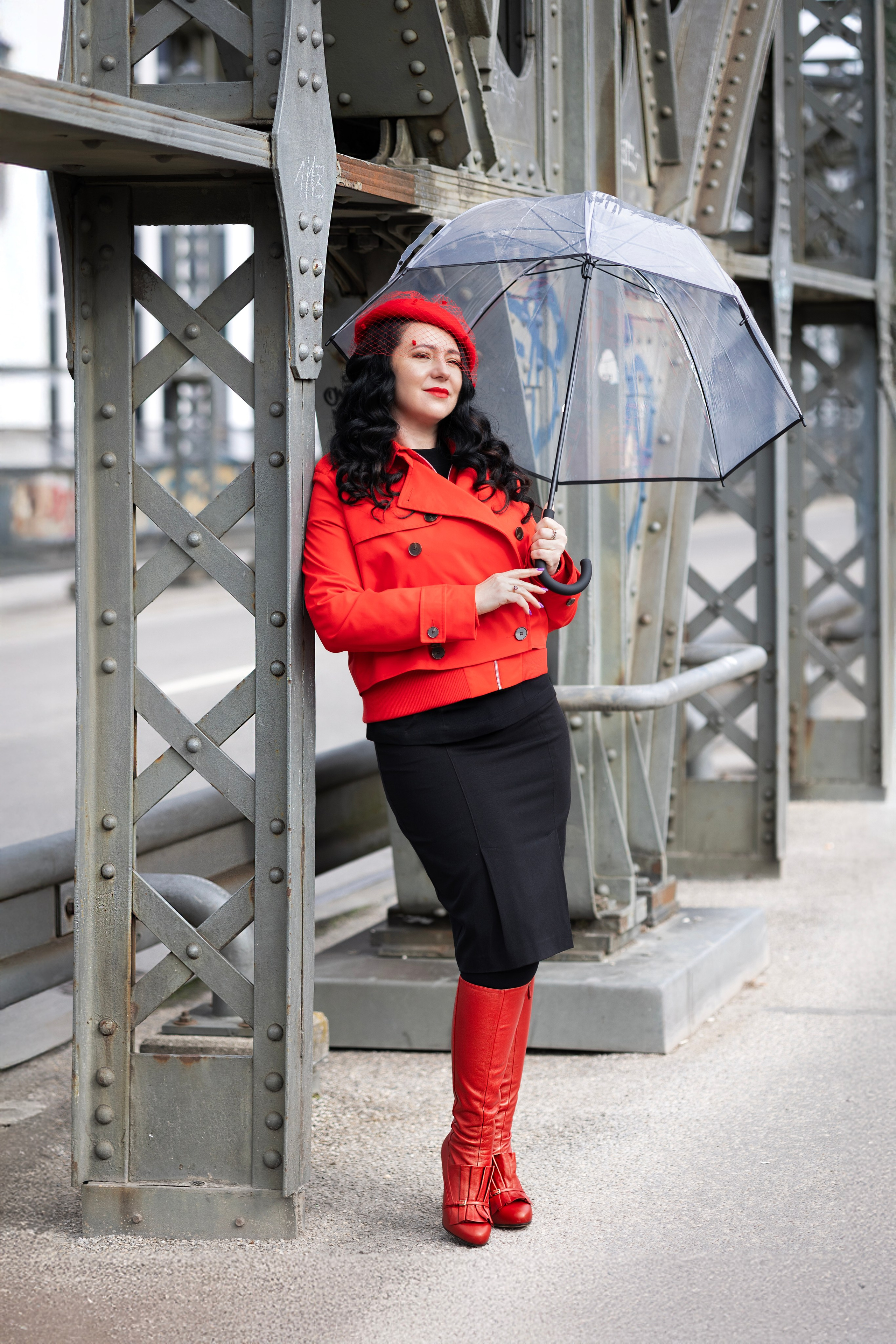 Balloons and red skirt. Photographer in Munich