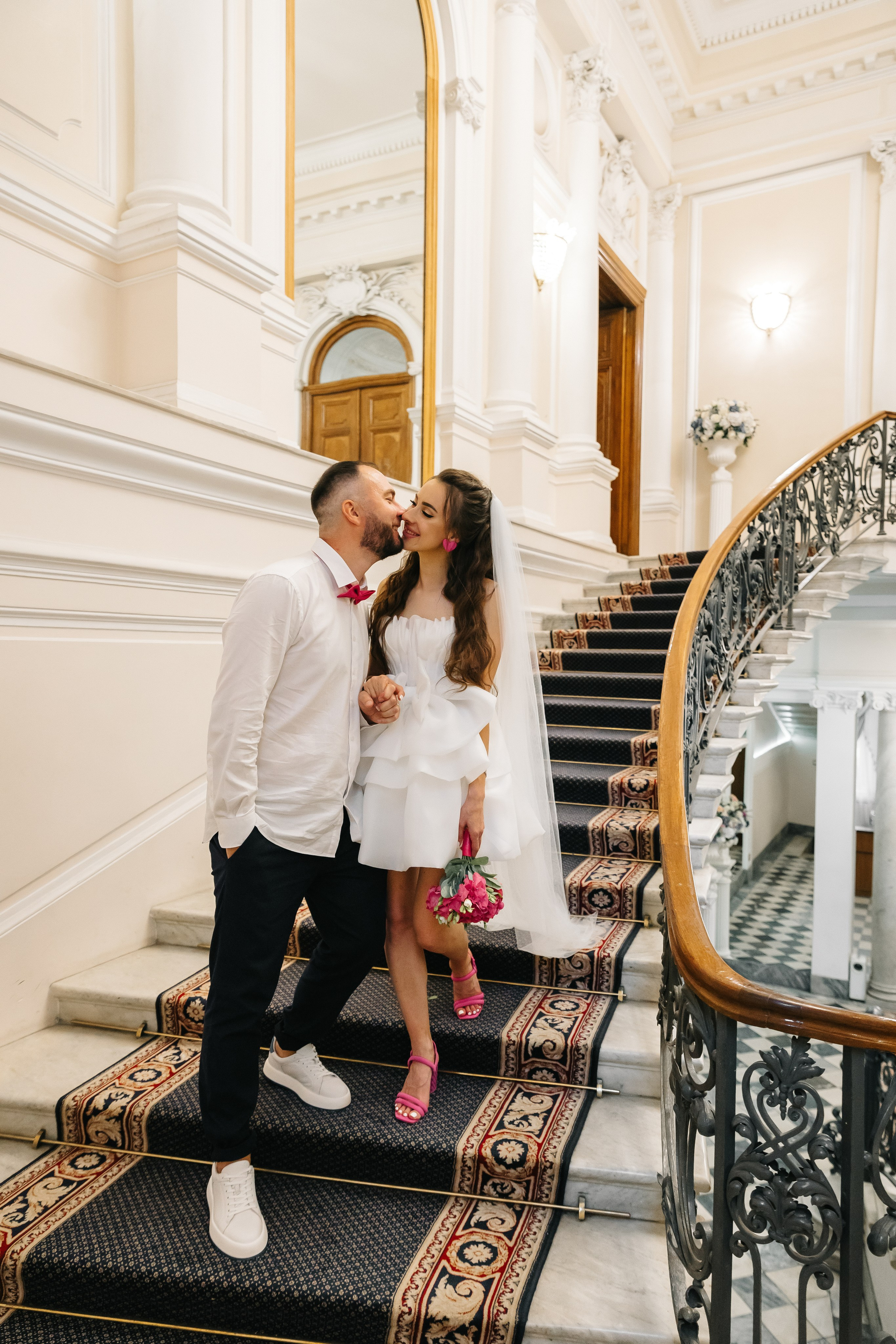 ДВОРЕЦ № 2 | Июль, кабриолет, академия Штиглица. Свадебный фотограф в Санкт-Петербурге Полина Корзухина