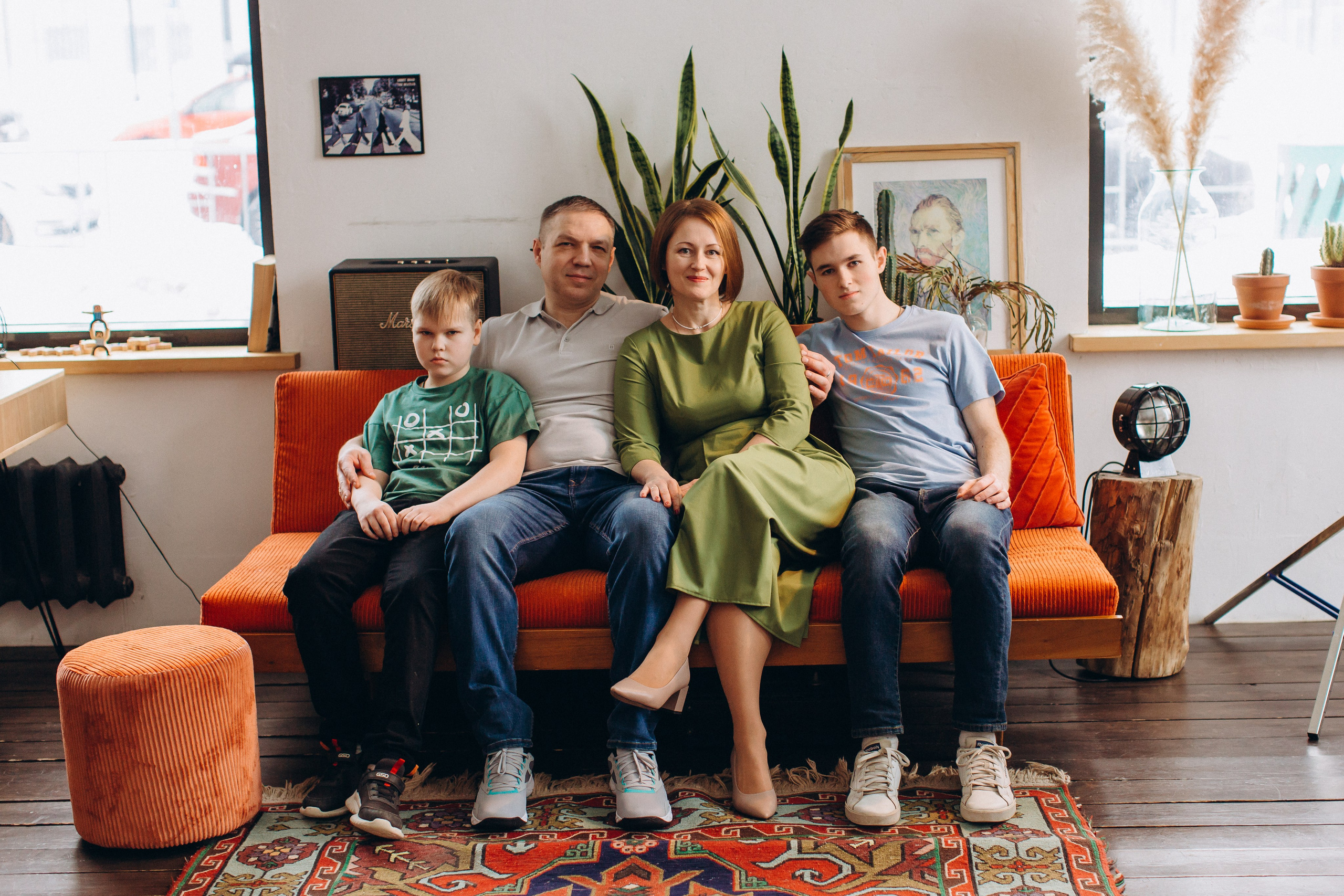 Семейная фотосессия в студии для Елены и ее семьи. Семейный, детский и школьный фотограф в Москве Рудницкая Анна