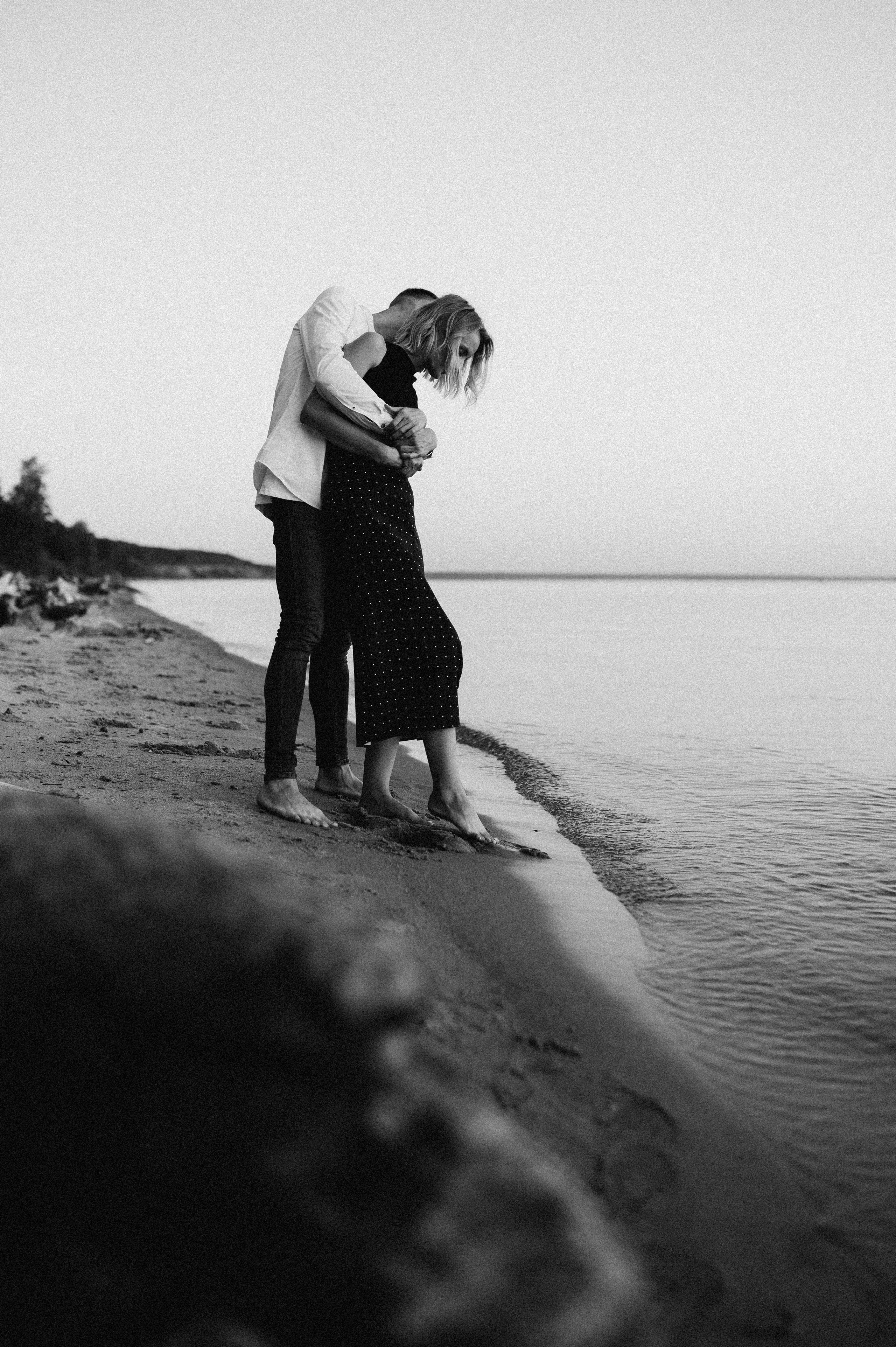 АНДРЕЙ И ЛИЛЯ/ СЪЕМКА НА БЕРЕГУ БЕРДСКОГО ЗАЛИВА. Семейный фотограф в Новосибирске Женя Индрикова