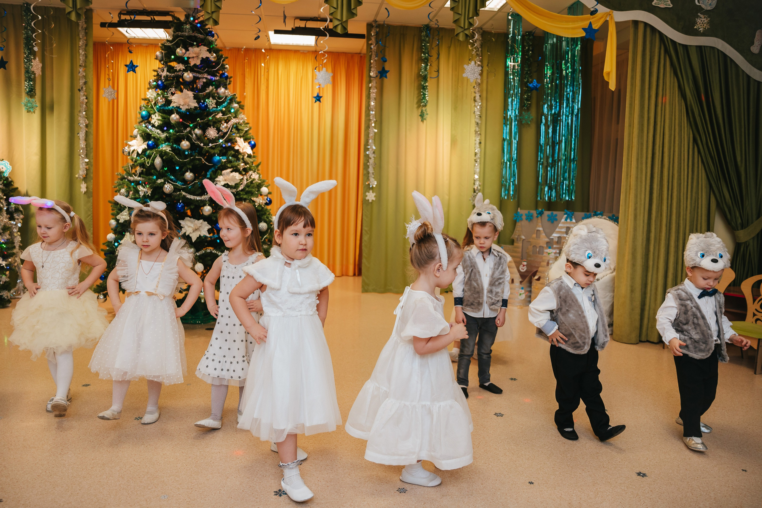 Новогодний утренник в младшей группе. Семейный lifestyle фотограф в Санкт-Петербурге Людмила Пахомова